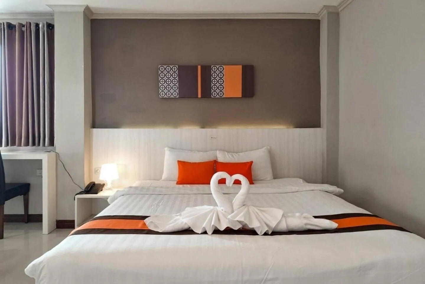 Communal lounge/ TV room, Bed in De Hug Hotel & Residence