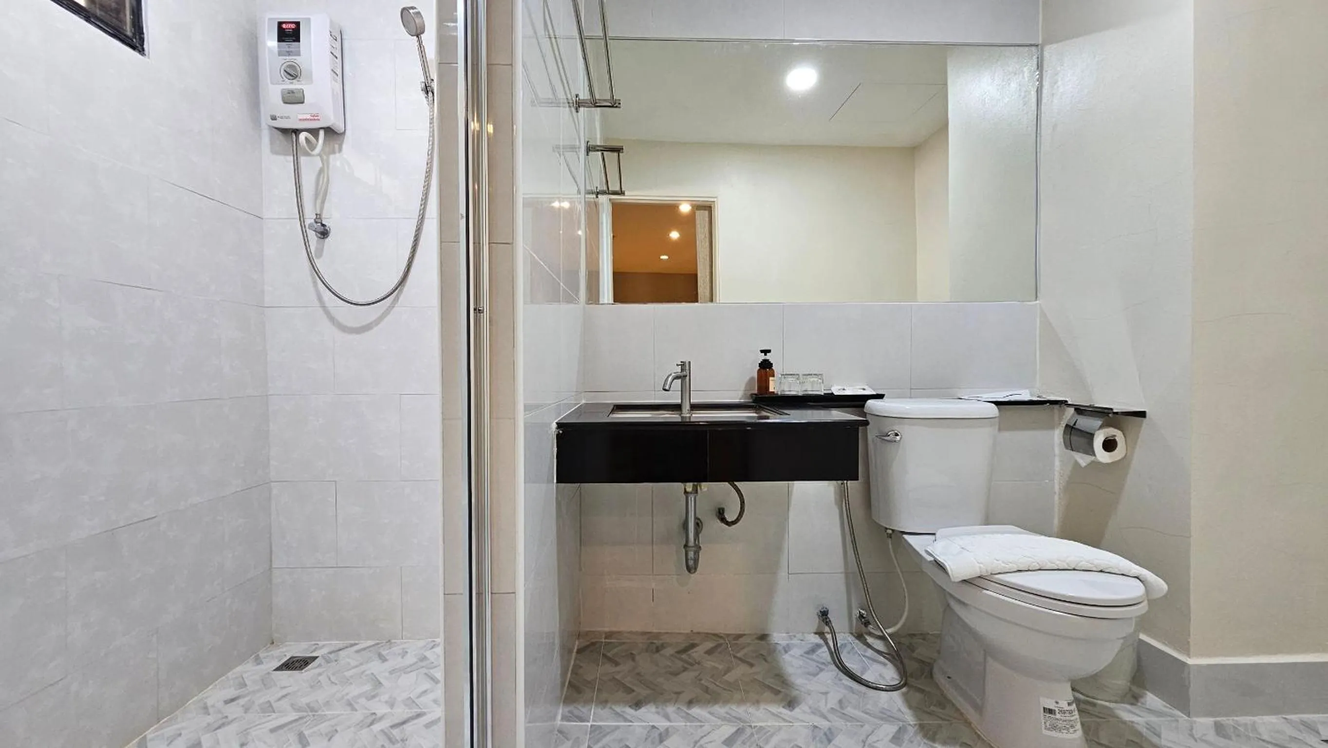 Shower in De Hug Hotel & Residence