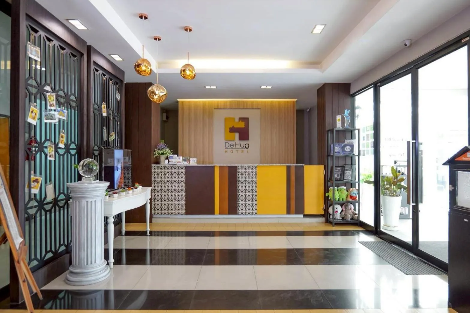 Lobby or reception in De Hug Hotel & Residence