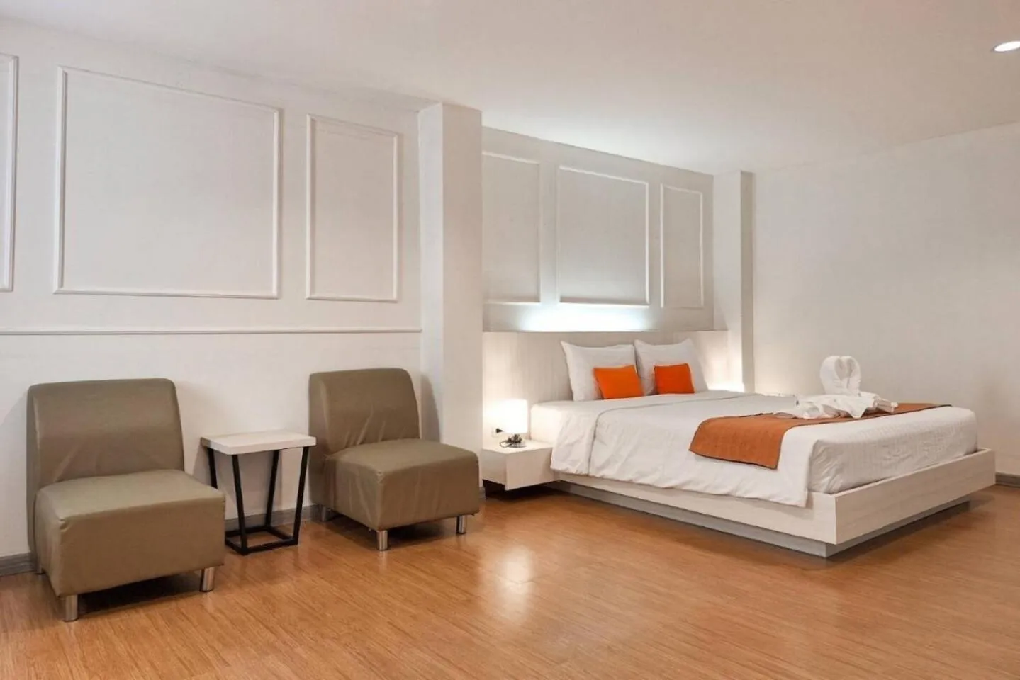 Communal lounge/ TV room, Bed in De Hug Hotel & Residence