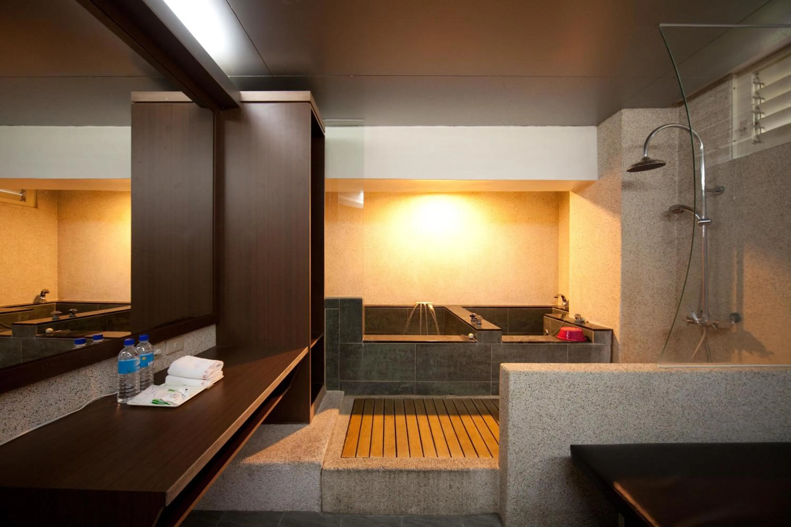 Hot Spring Bath, Bed in Champagne Hotel