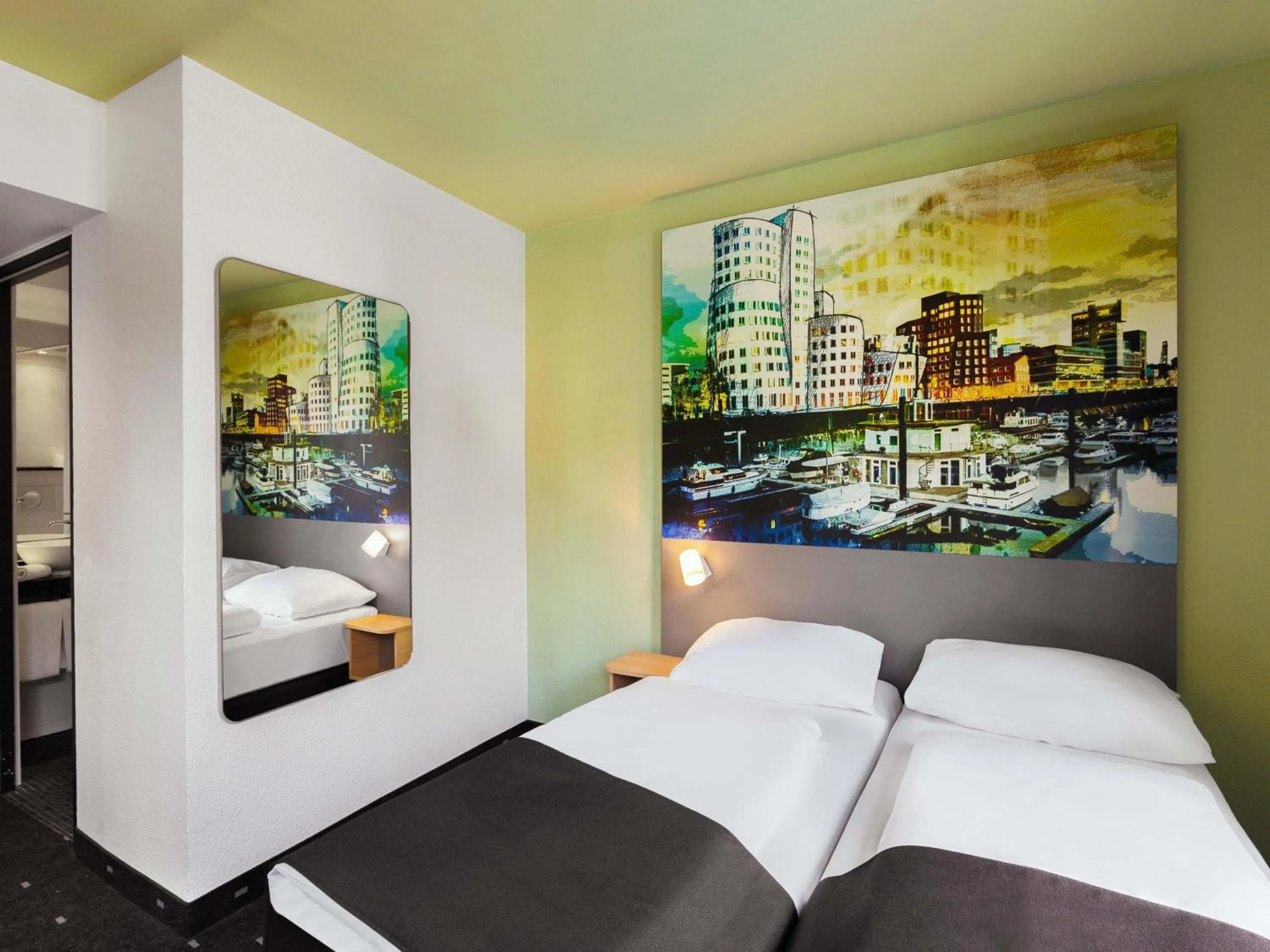 Photo of the whole room, Bed in B&B Hotel Düsseldorf City-Süd