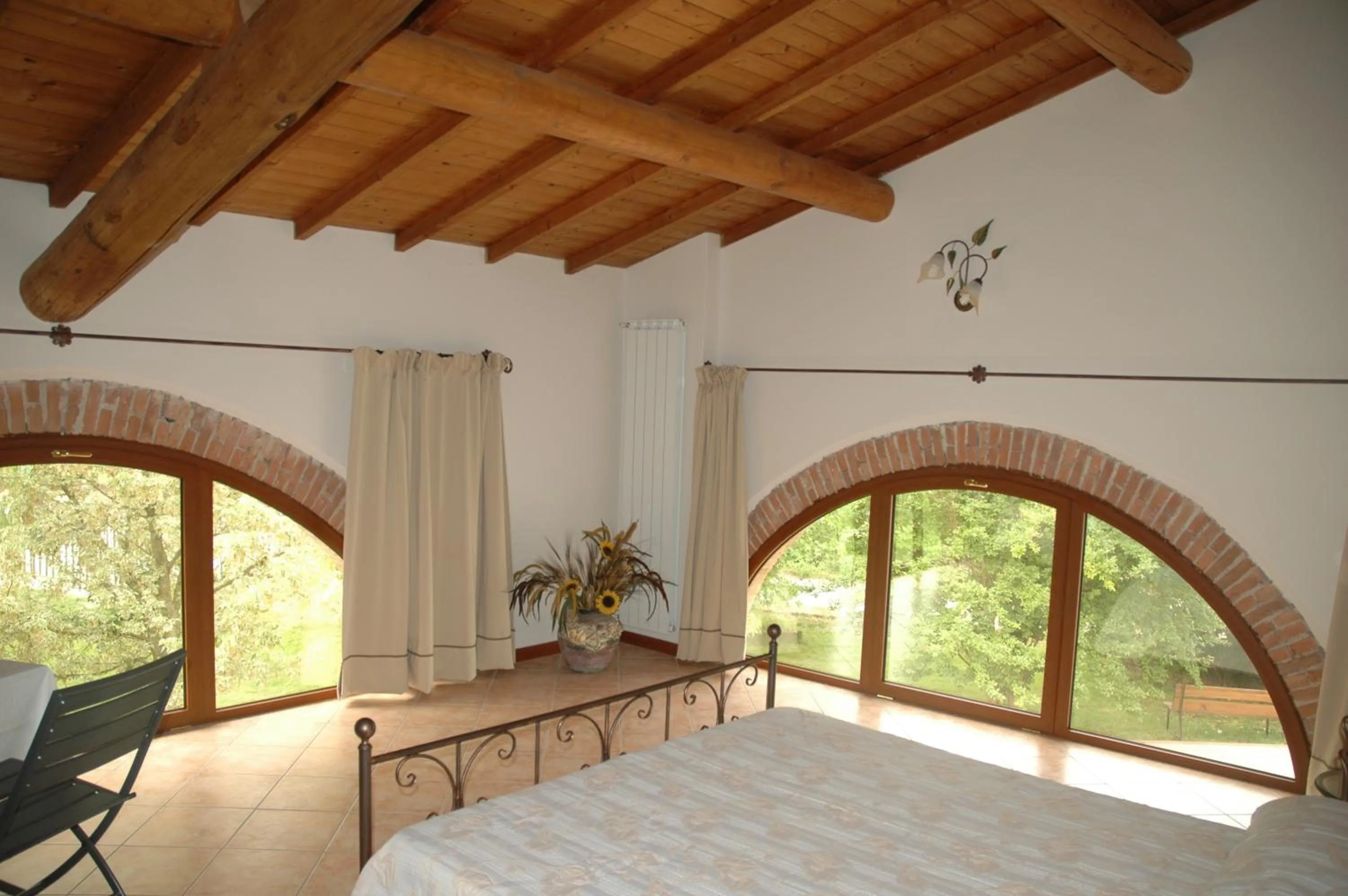 Garden view, Bed in Rose Rosse