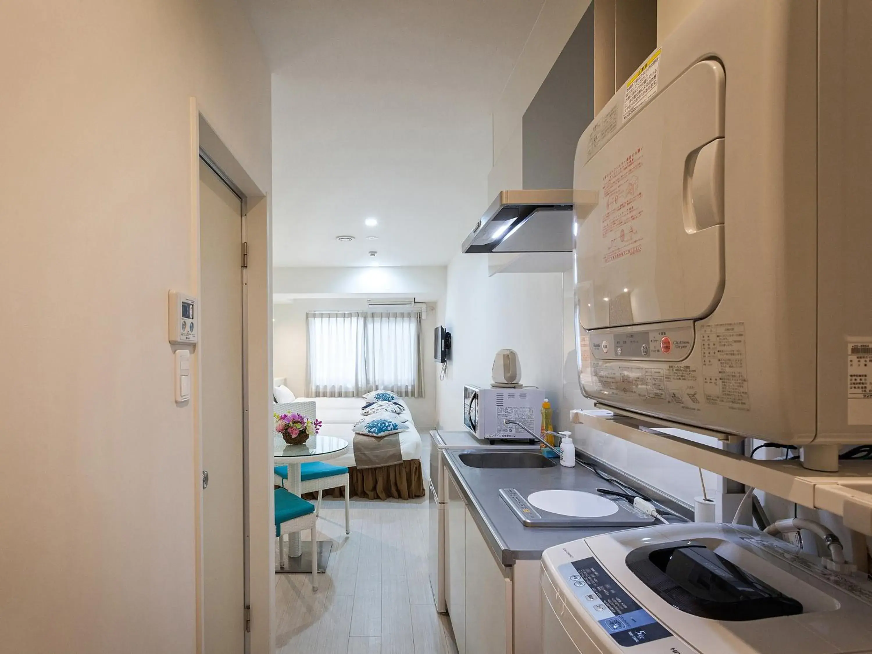 Triple Room - single occupancy in かりゆしコンドミニアムリゾート那覇スカイリビングホテル旭橋駅前 Triple Room - single occupancy in かりゆしコンドミニアムリゾート那覇スカイリビングホテル旭橋駅前