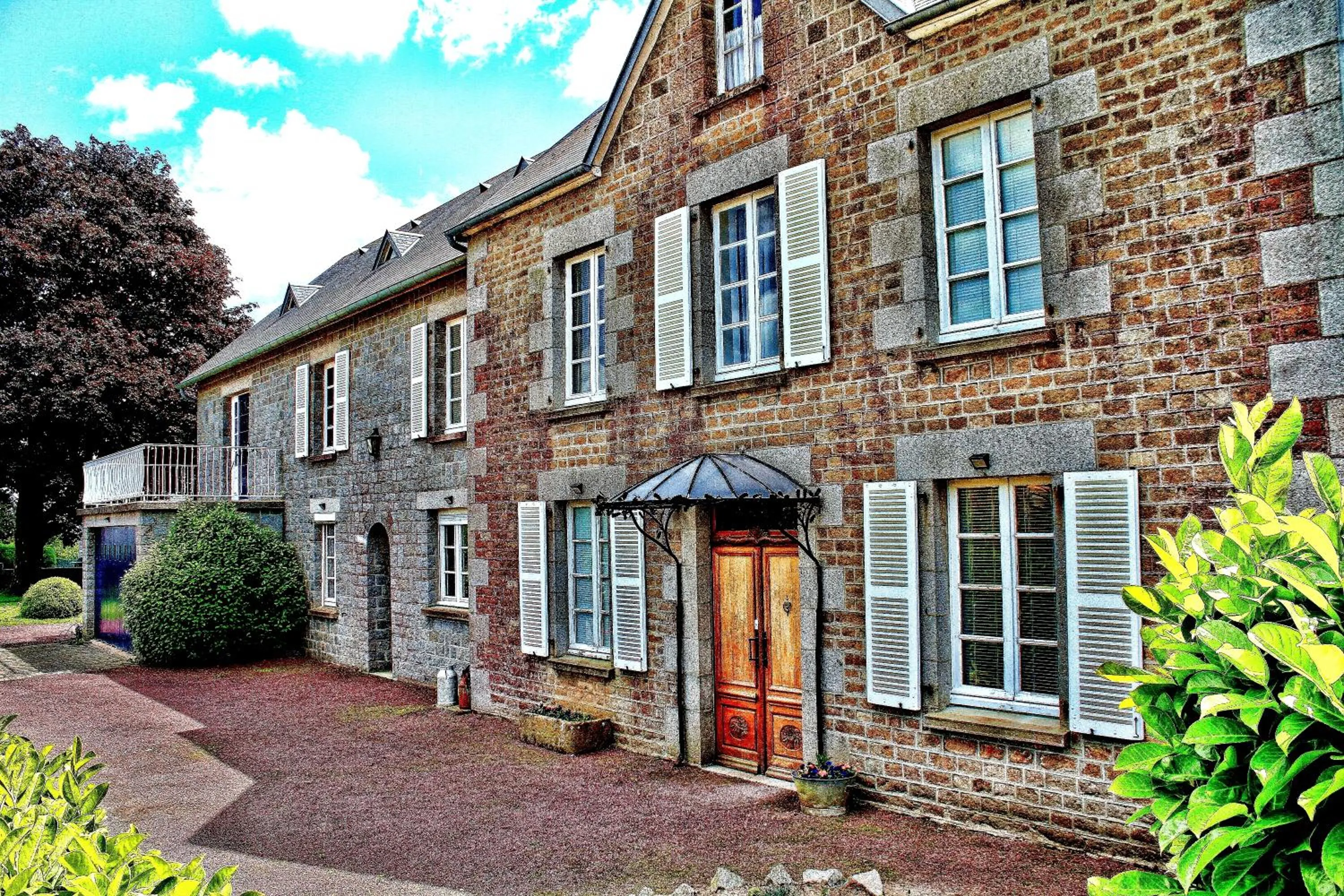 Property building in Le Potier Jovial