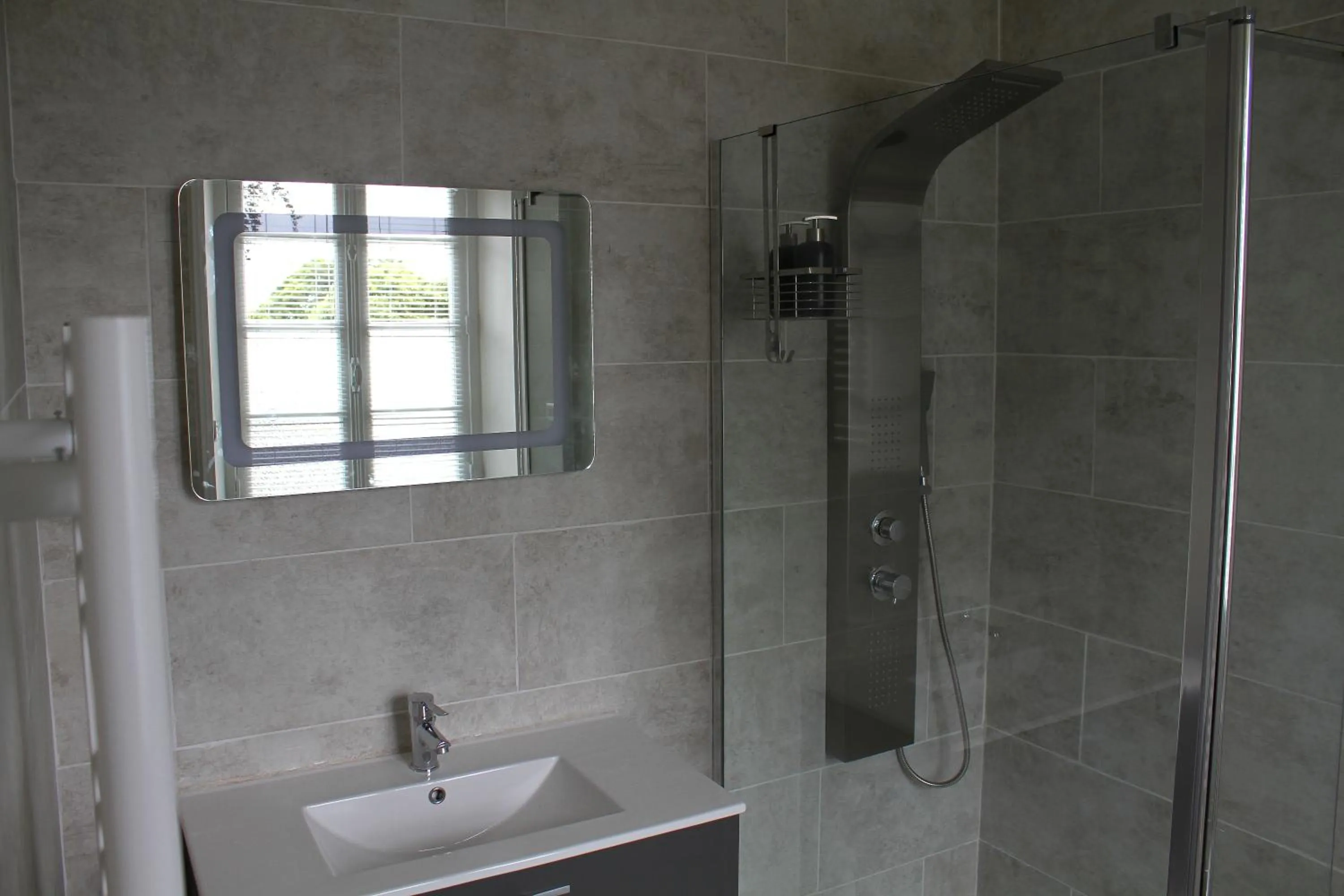 Shower in Le Potier Jovial