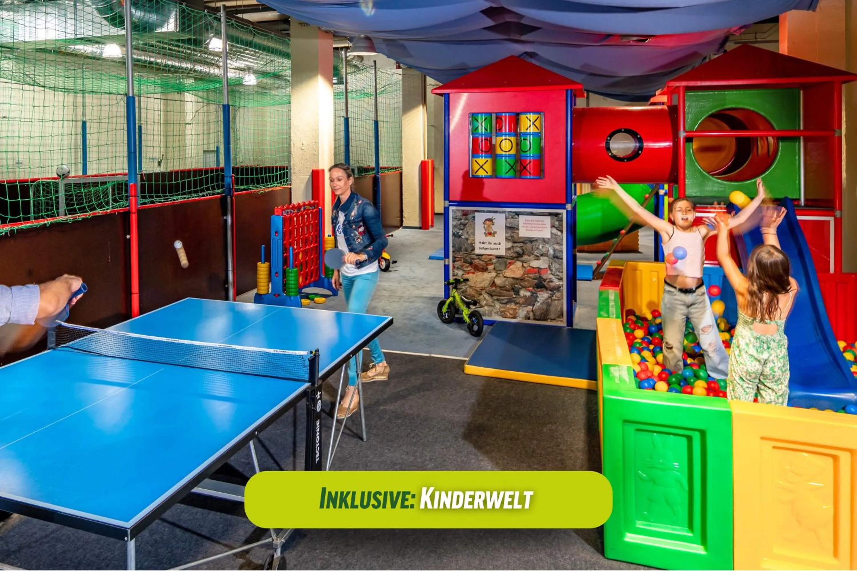 Communal lounge/ TV room in AHORN Waldhotel Altenberg