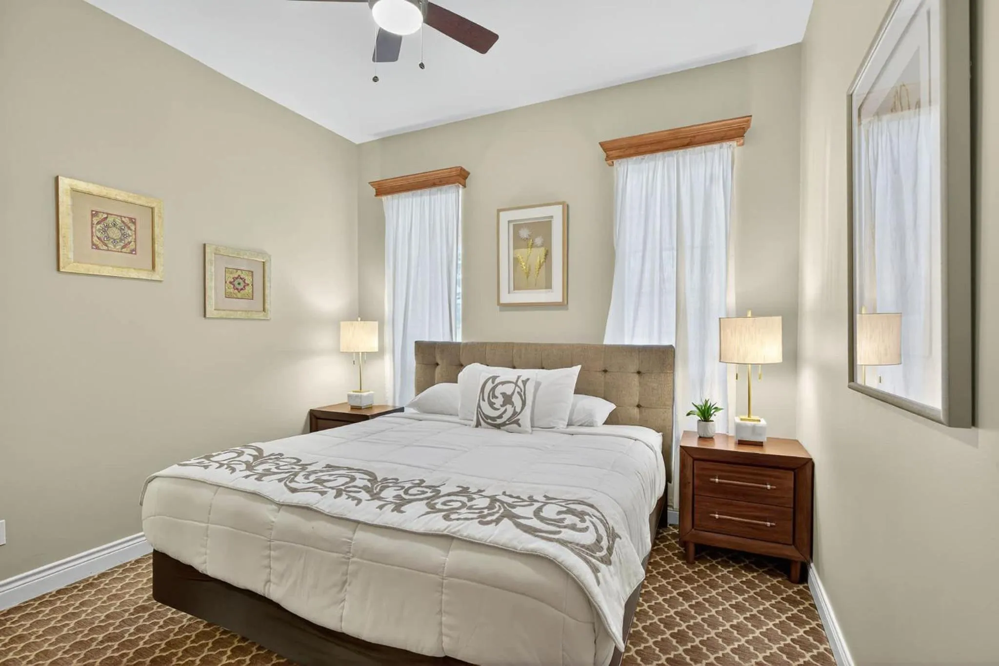 Bed in Luxury Golf Course Private Retreat with Heated Swimming Pool