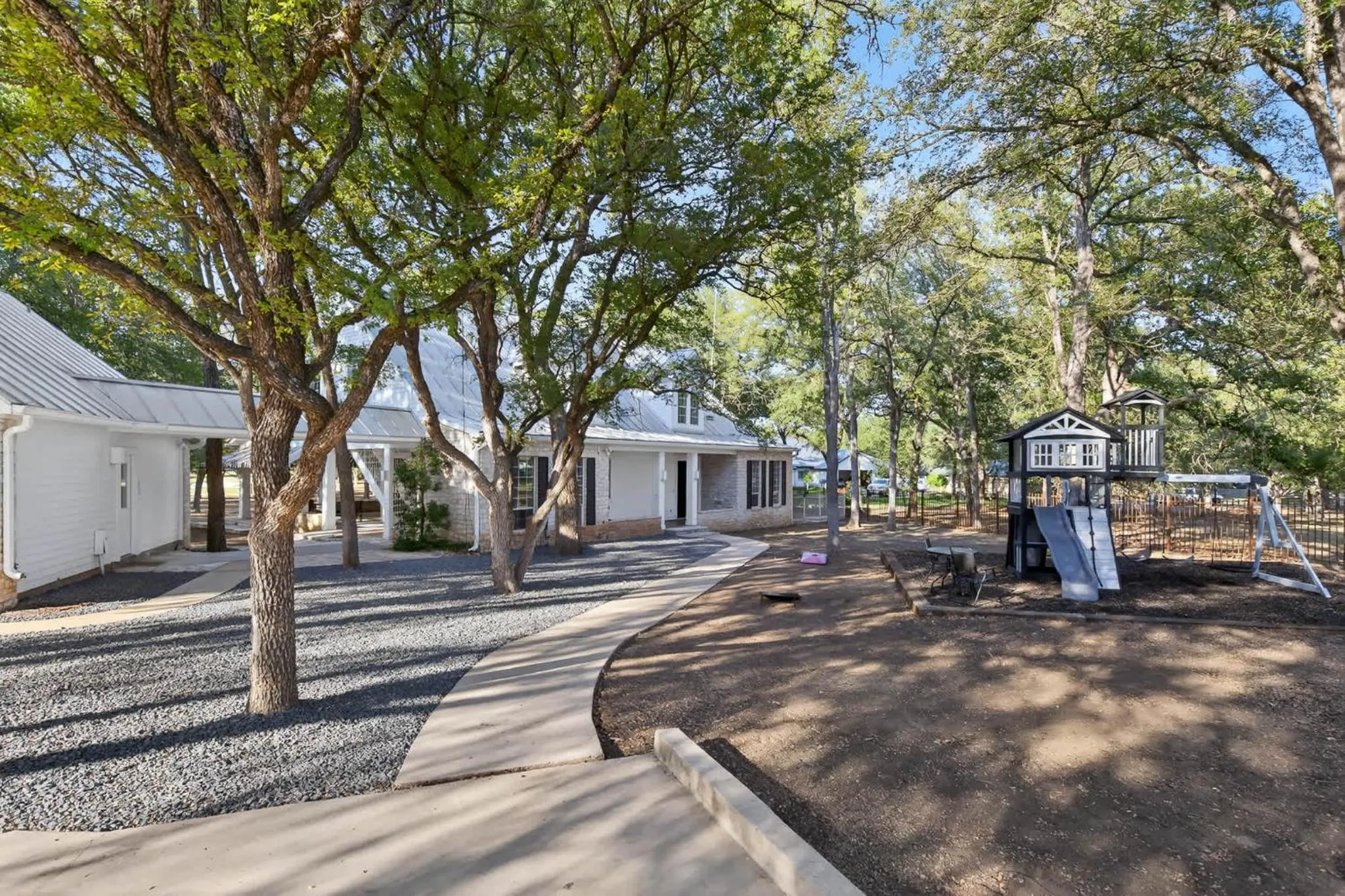 Luxury Golf Course Private Retreat with Heated Swimming Pool