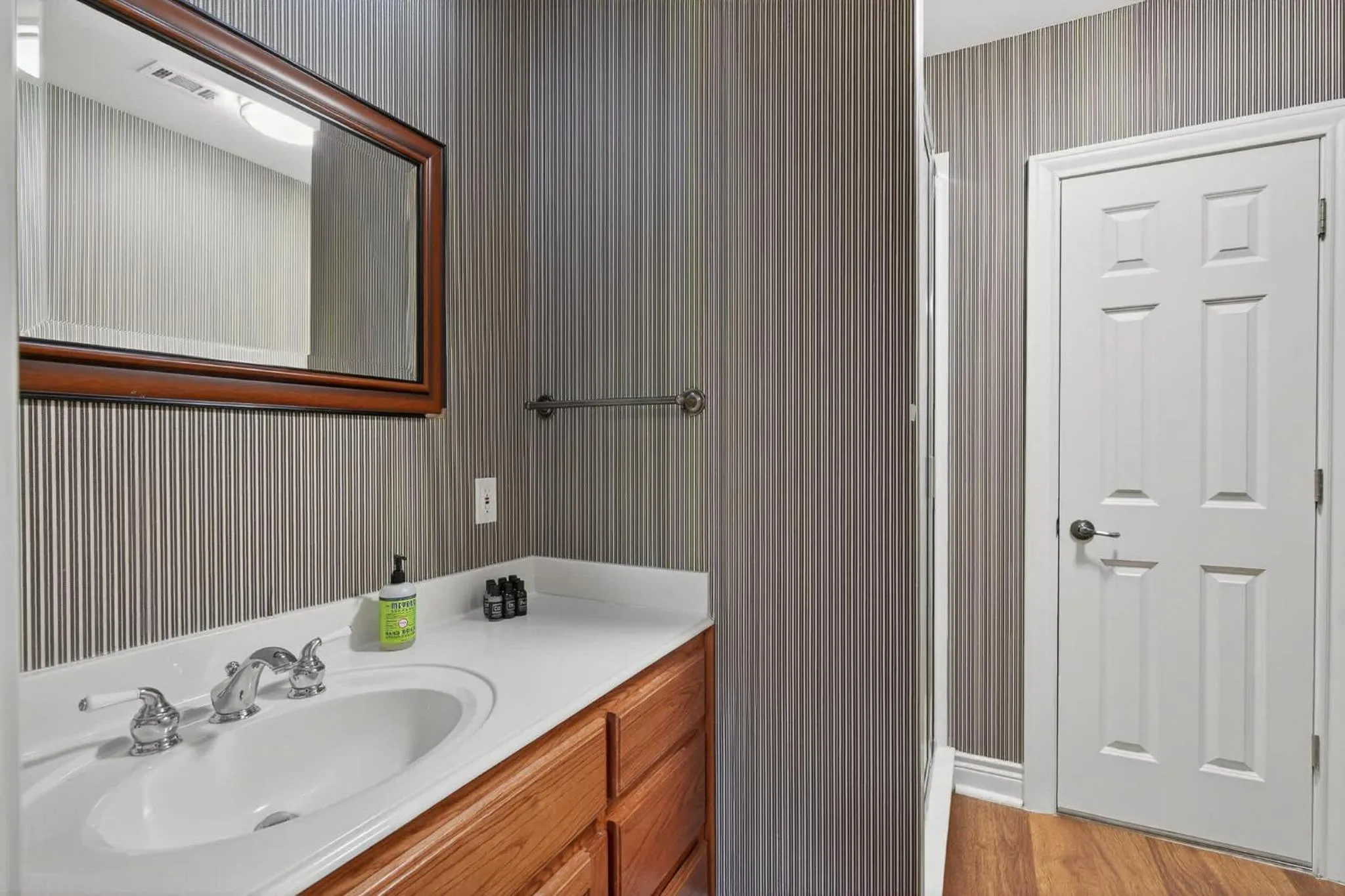 Luxury Golf Course Private Retreat with Heated Swimming Pool