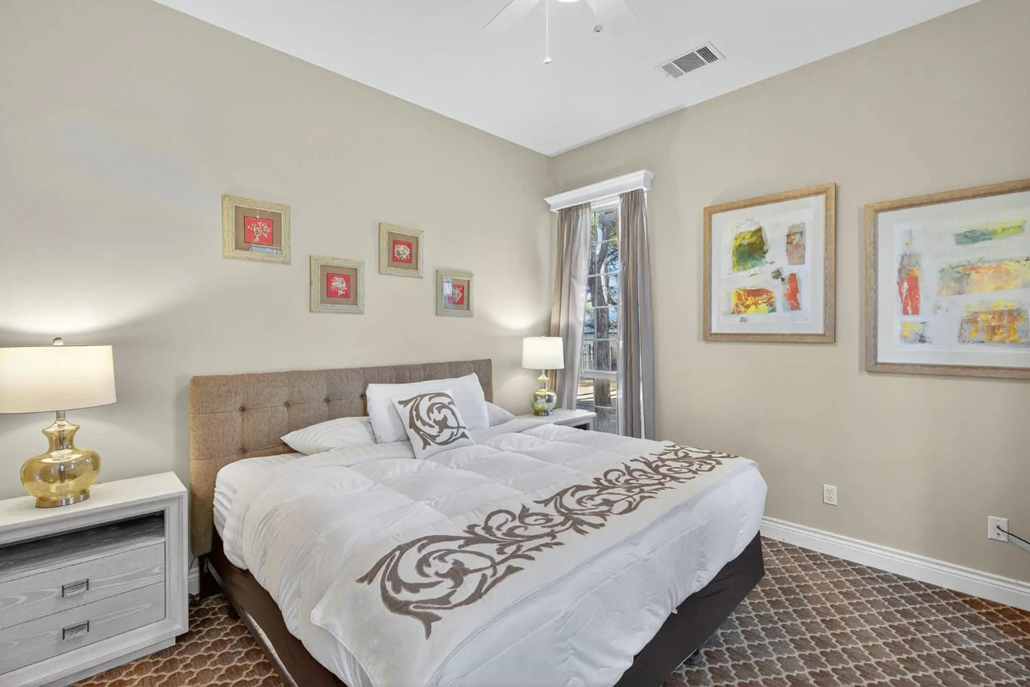 Bed in Luxury Golf Course Private Retreat with Heated Swimming Pool