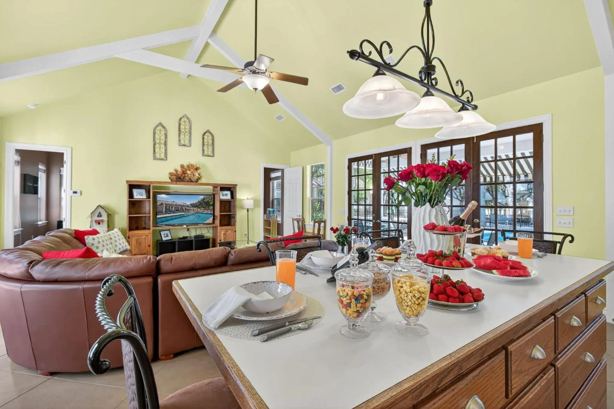 Luxury Golf Course Private Retreat with Heated Swimming Pool