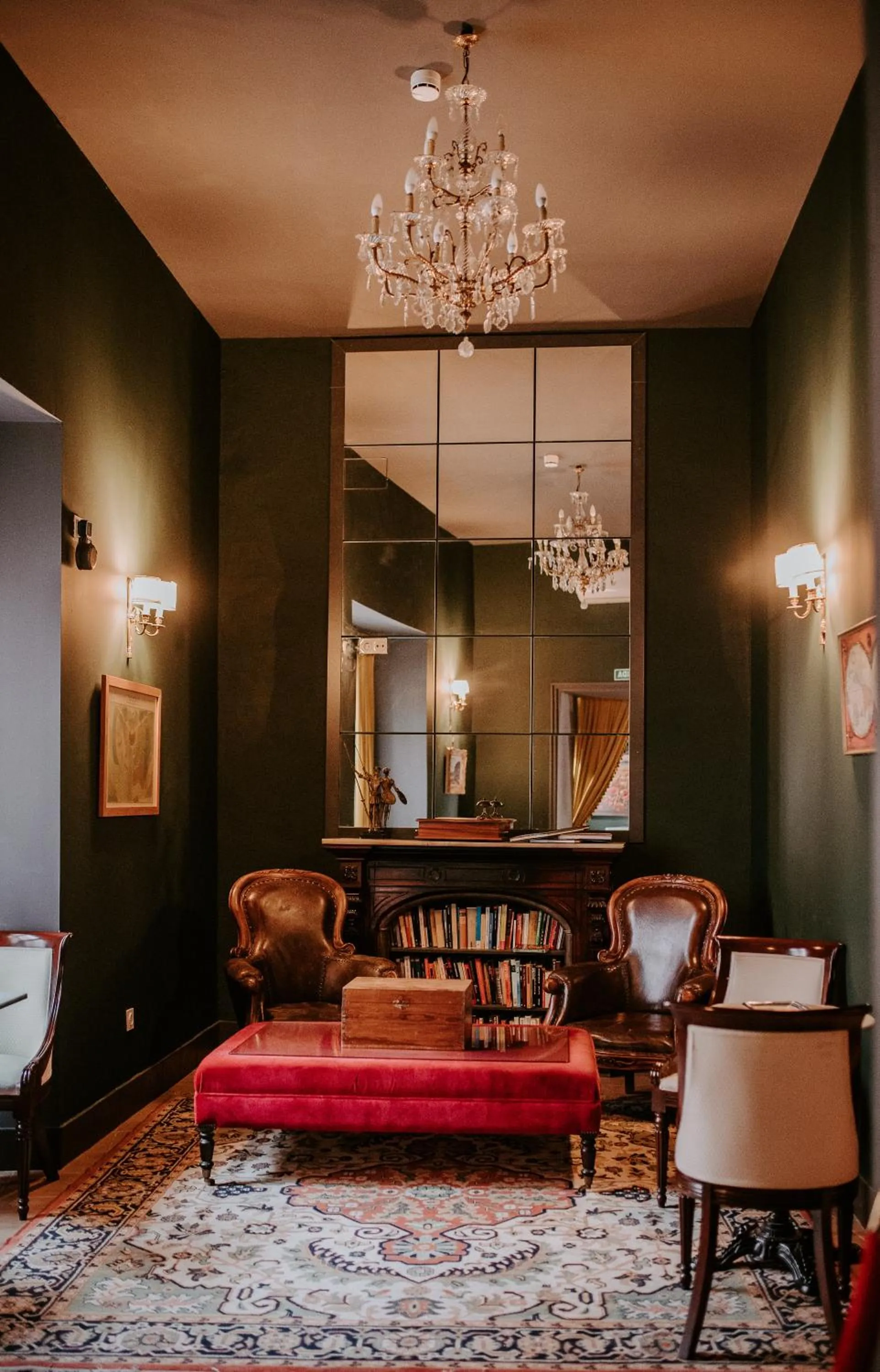 Seating area in Palacio San Fernando