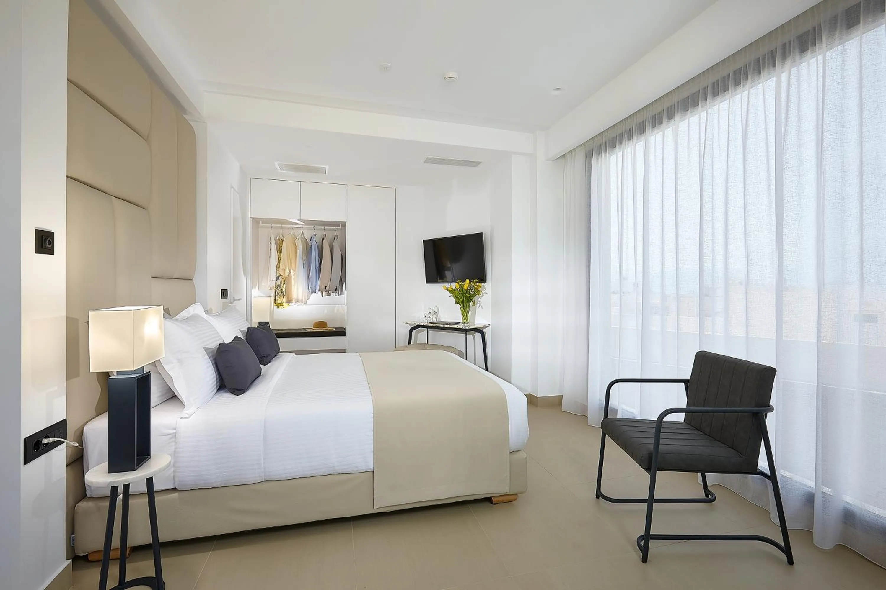 Bed in City Lion by Semavί