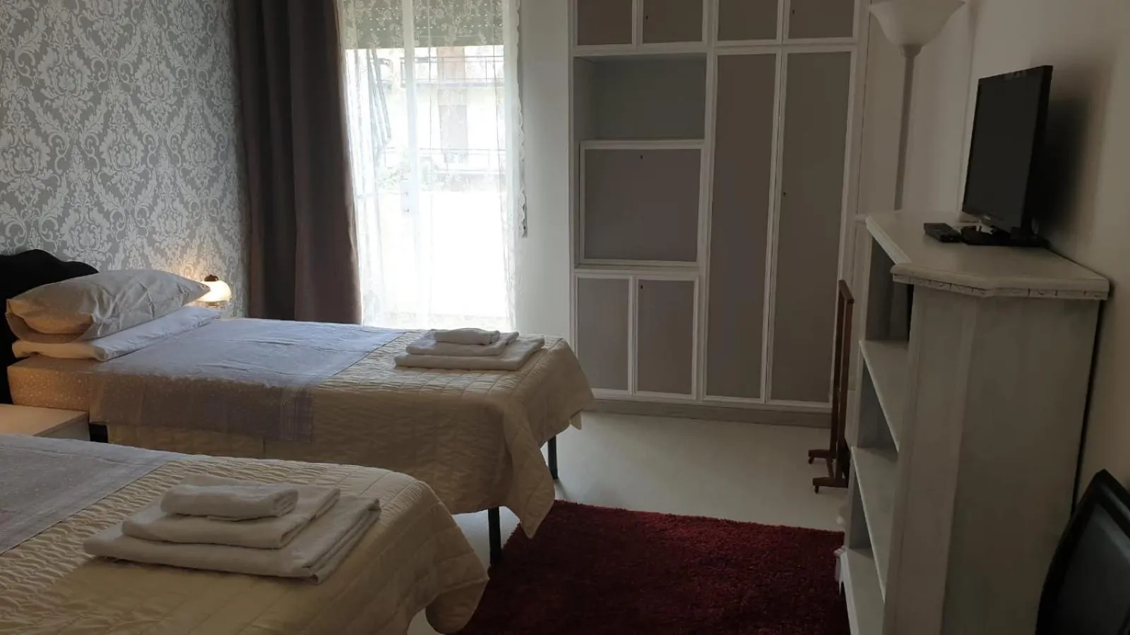 TV/Entertainment Center in AMAVERONA APARTMENT