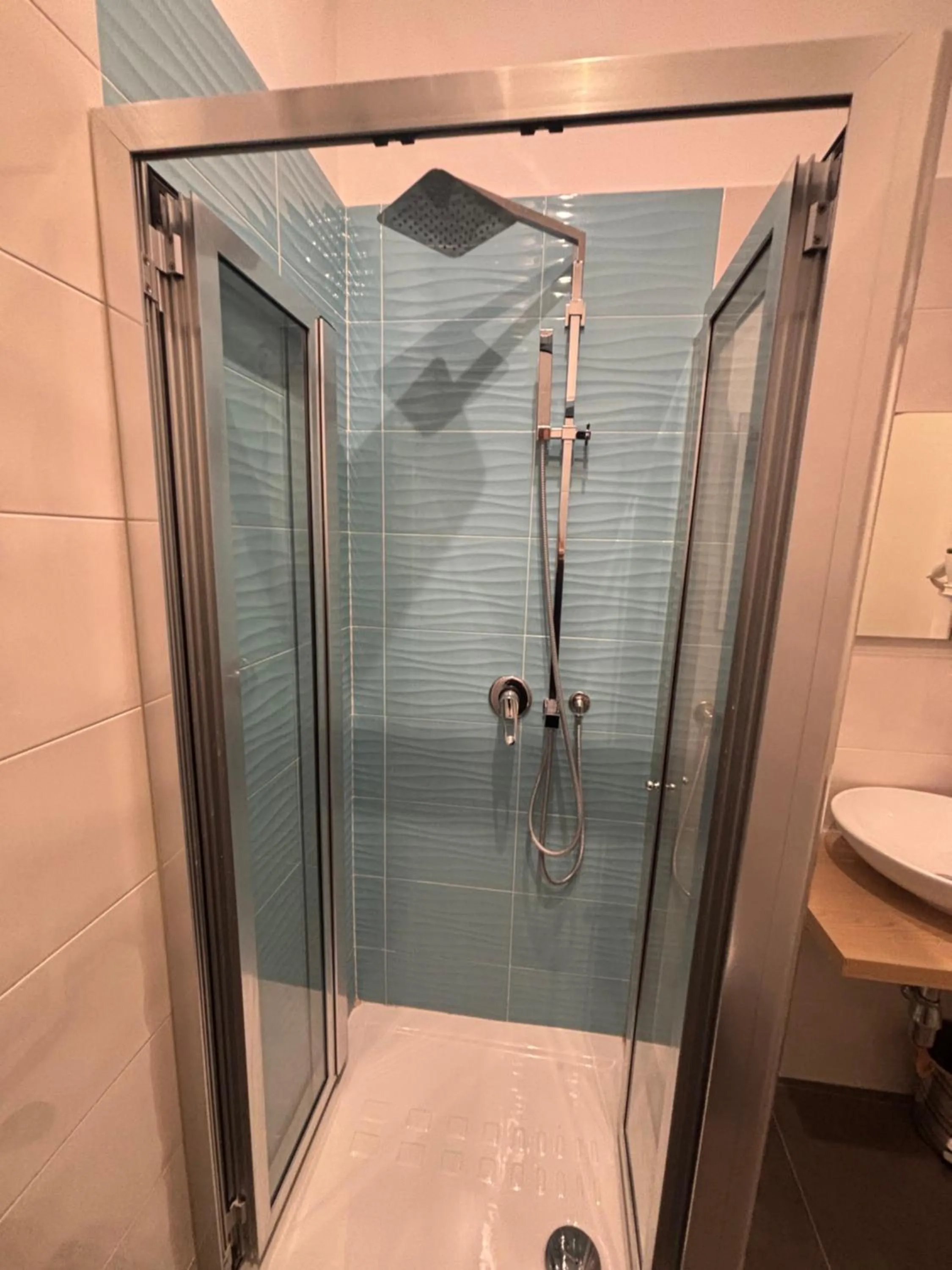 Shower in Doria Suites Napoli