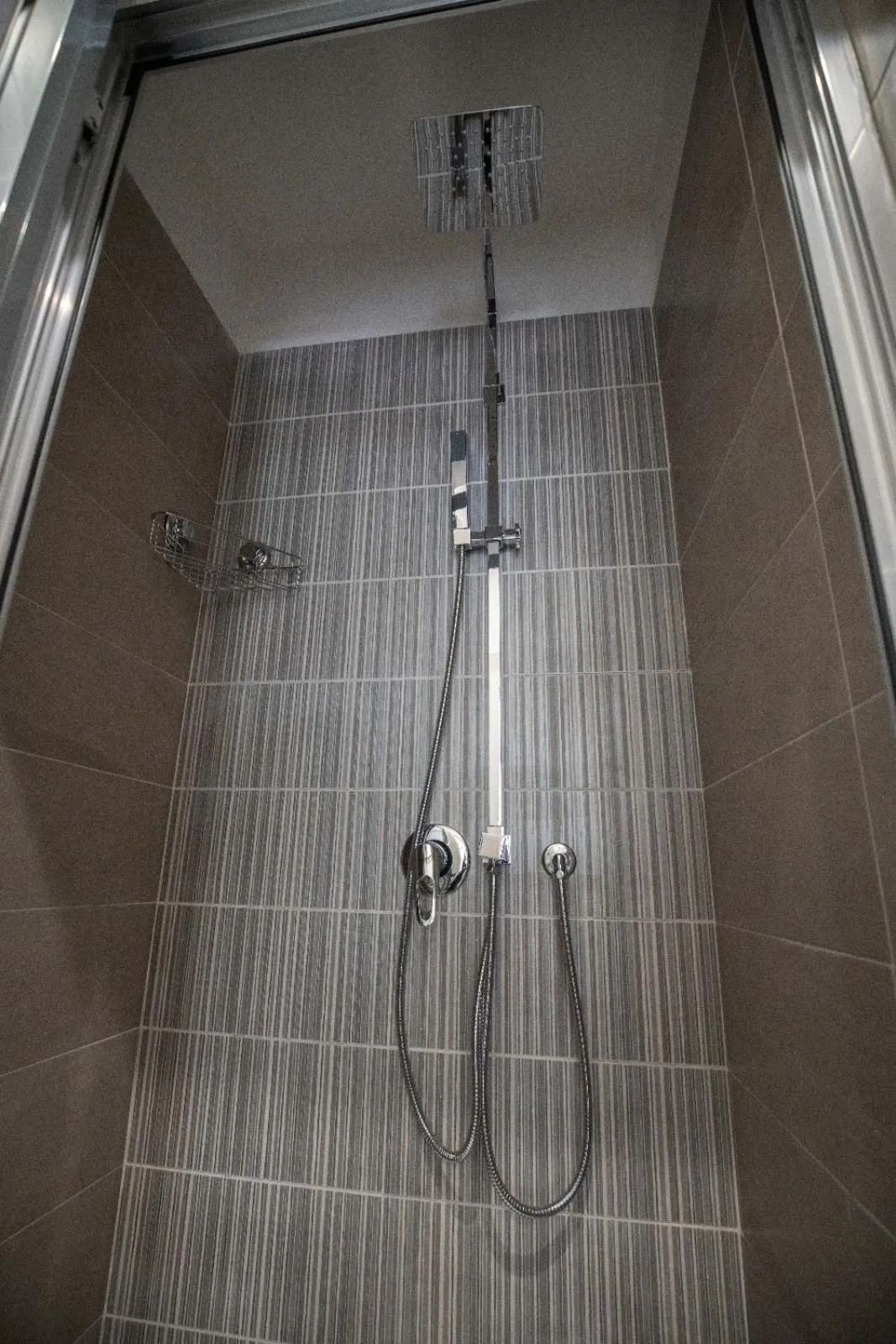 Shower in Doria Suites Napoli