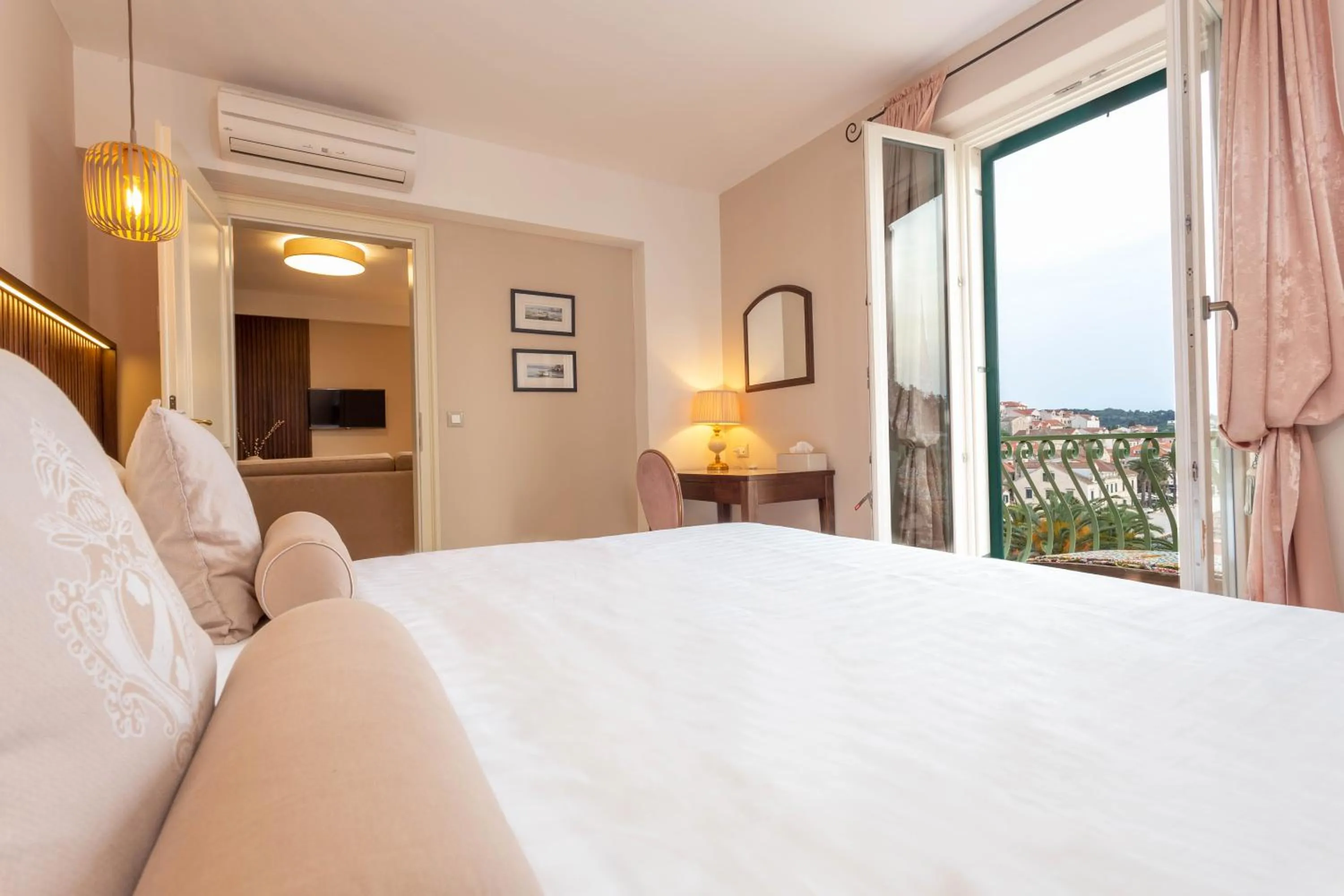 Bed in Heritage Hotel Park Hvar