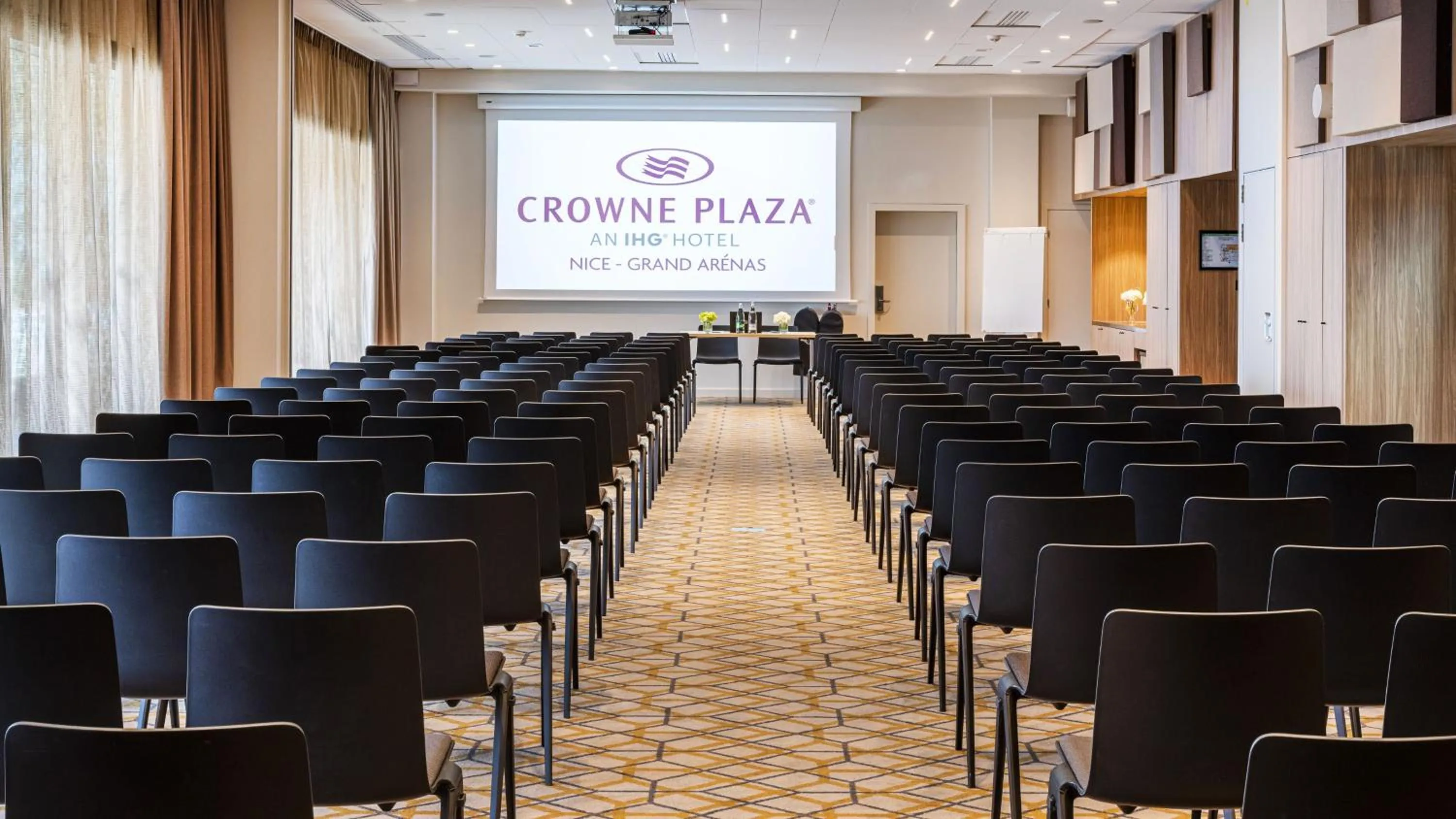 Meeting/conference room in Holiday Inn Express - Nice - Grand Arenas by IHG