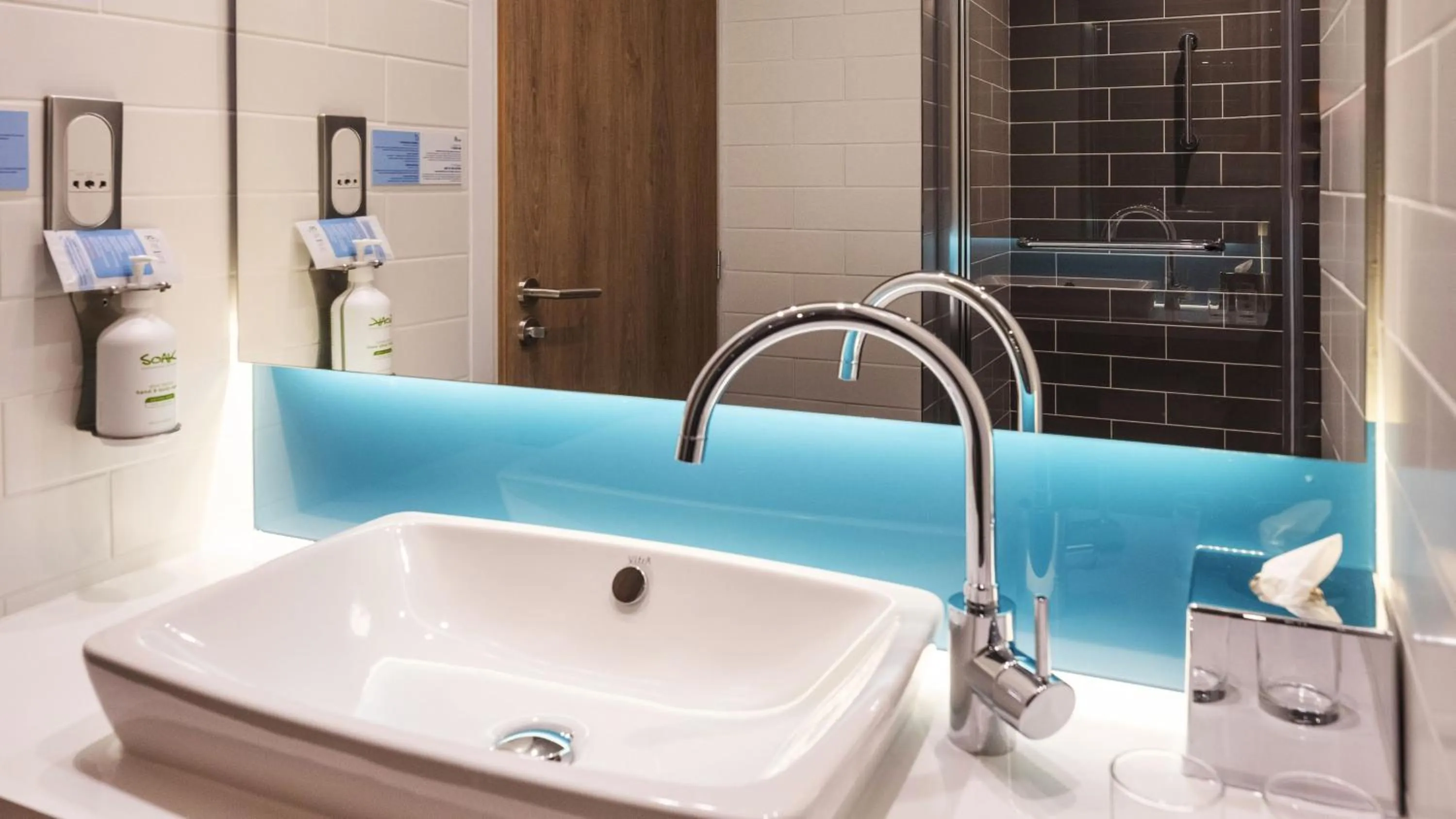 Photo of the whole room in Holiday Inn Express - Nice - Grand Arenas by IHG