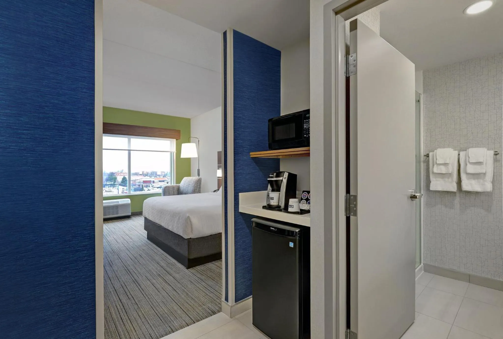 Photo of the whole room, Bed in Holiday Inn Express & Suites - Collingwood