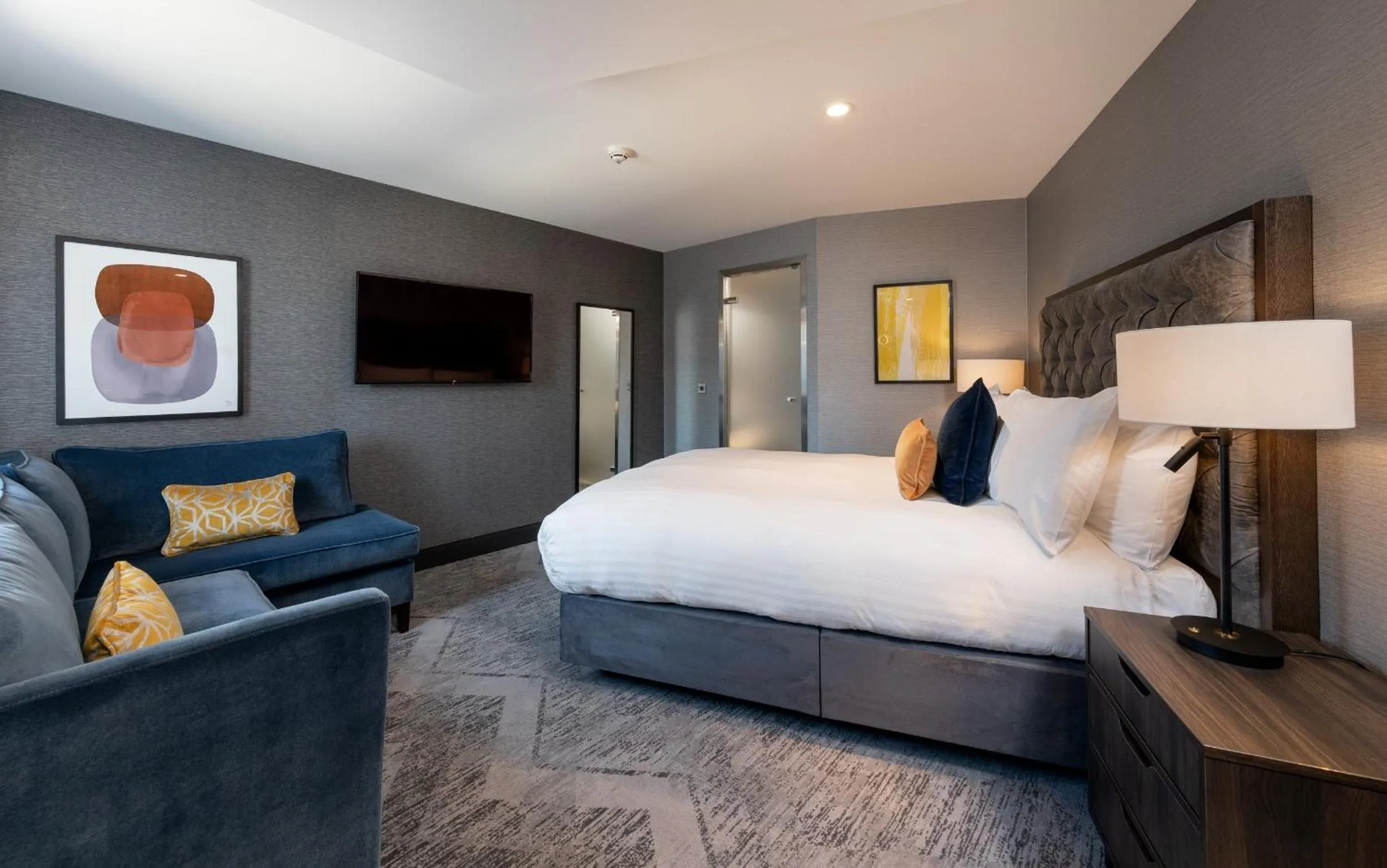 Photo of the whole room, Bed in voco Edinburgh - Haymarket by IHG