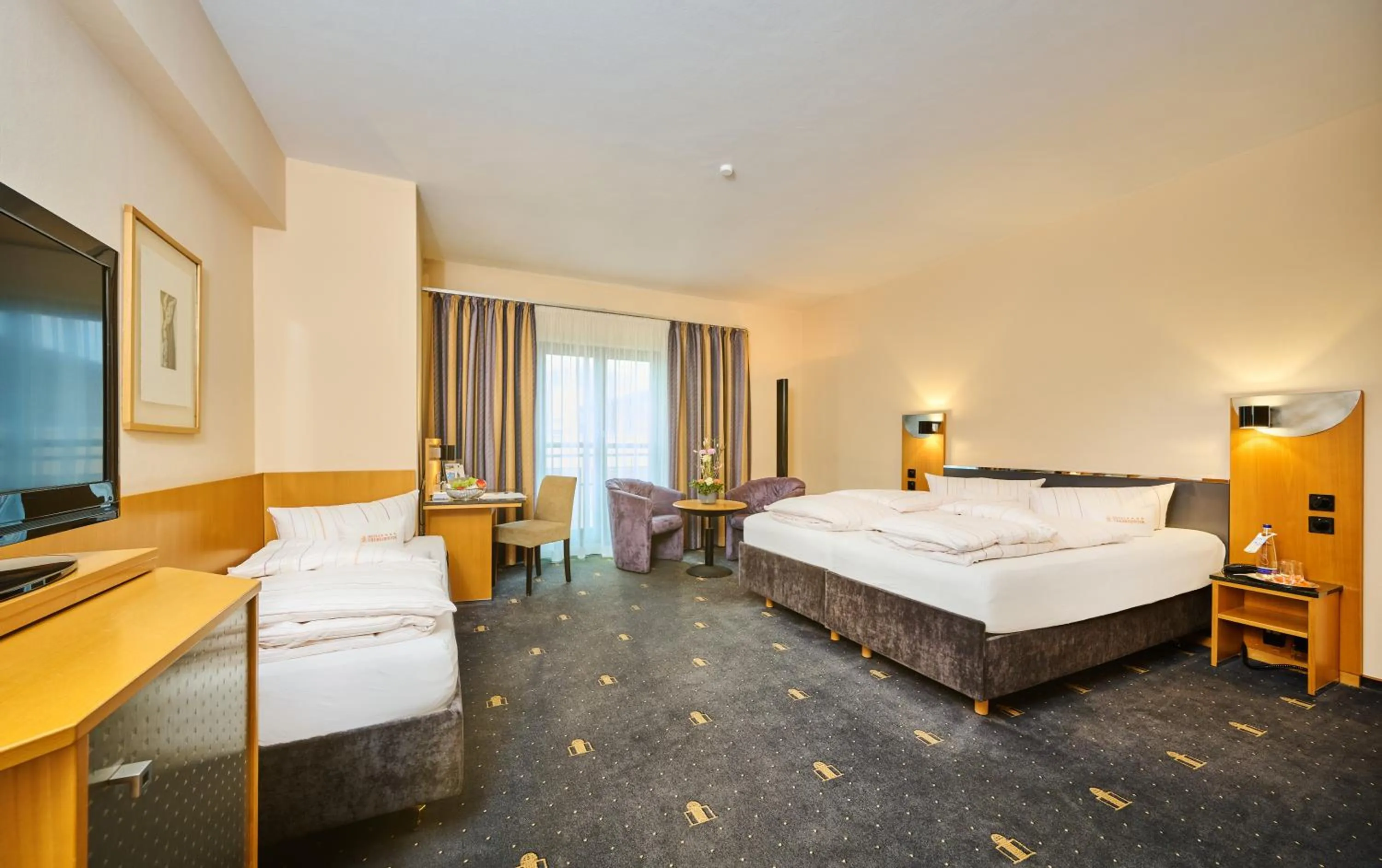 Photo of the whole room, Bed in Hotel Theresientor