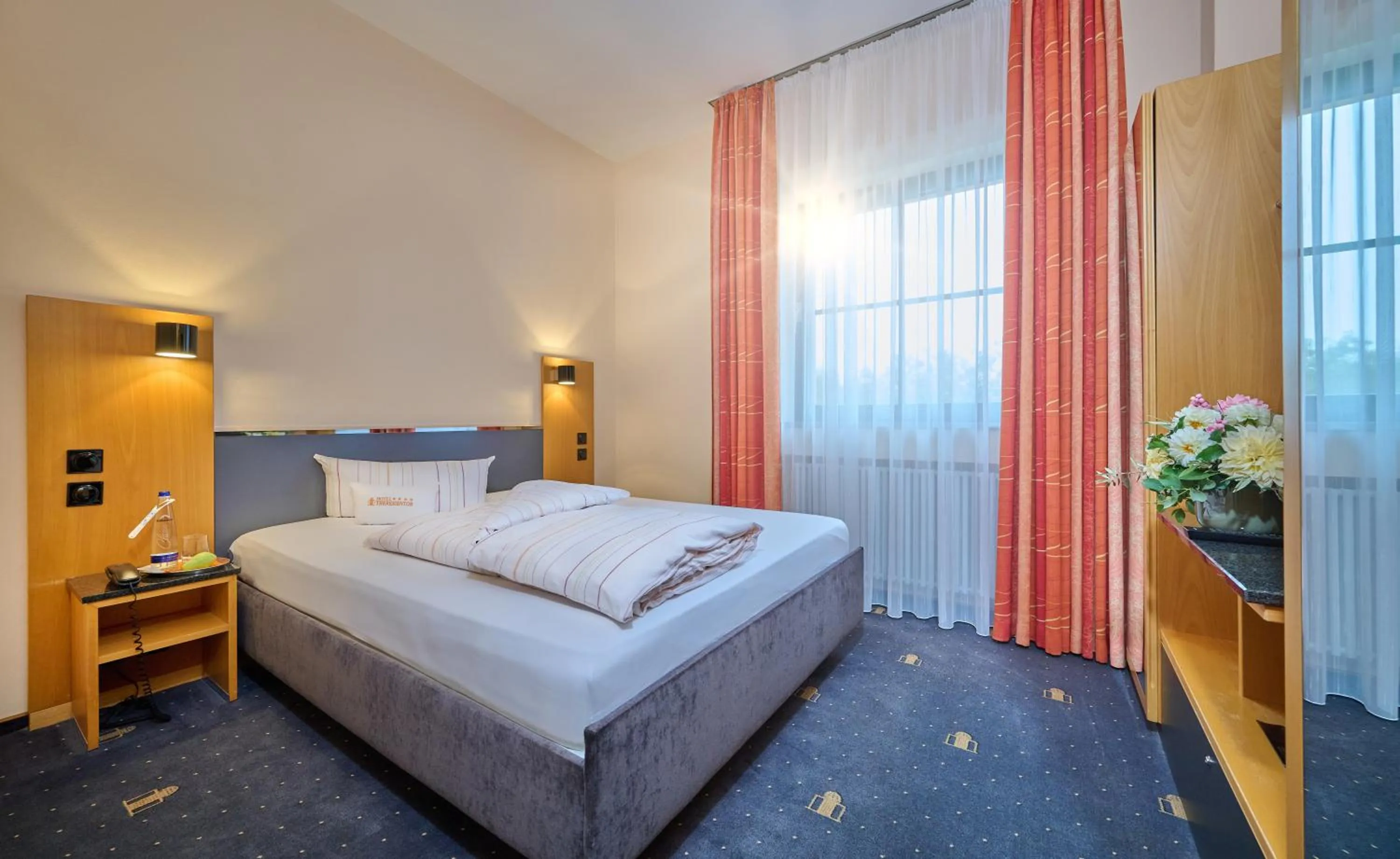 Photo of the whole room, Bed in Hotel Theresientor