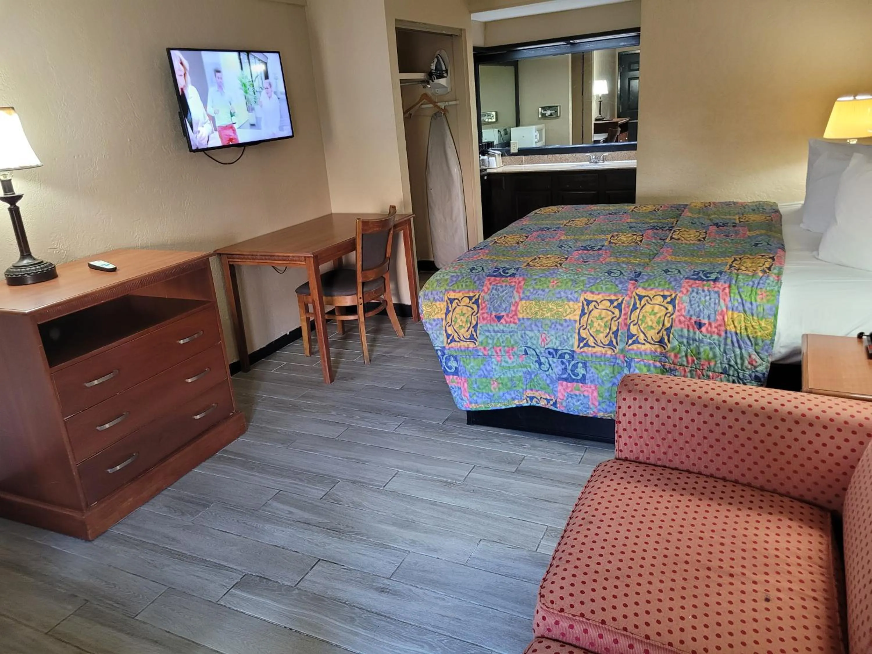 TV and multimedia, Bed in Stay Express Inn Athens