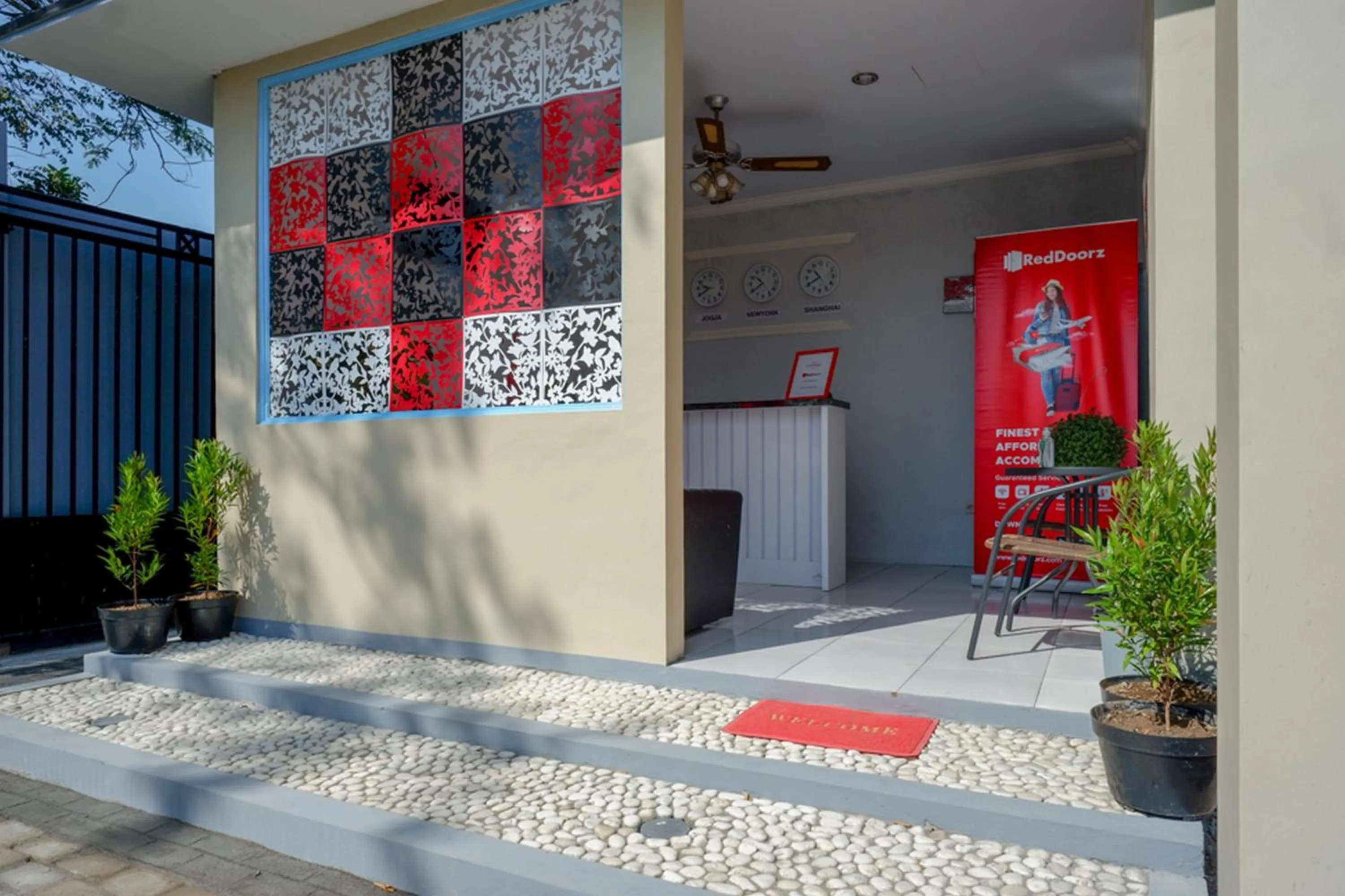 RedDoorz near Padang Golf Adisucipto