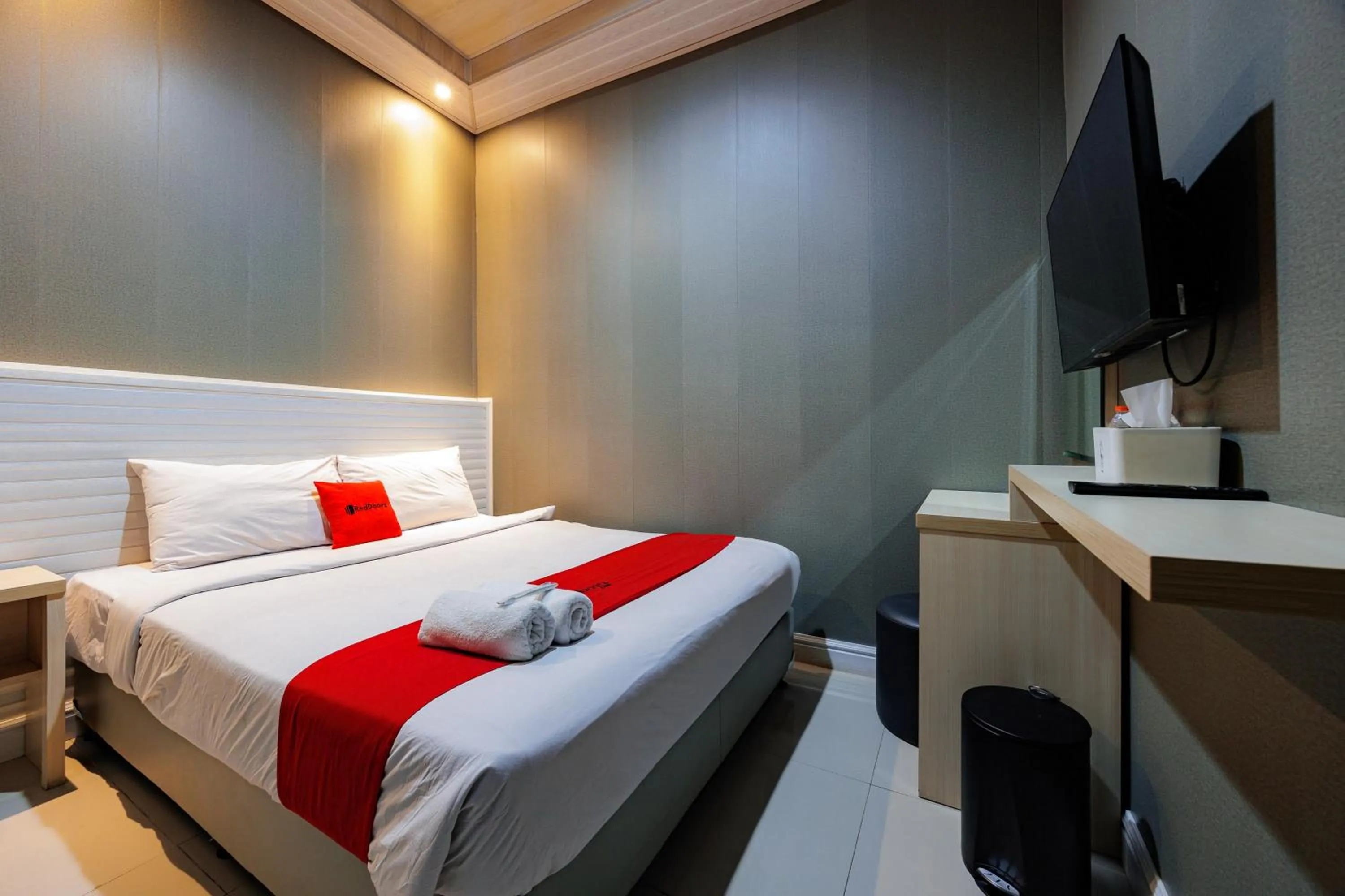 Bedroom, Bed in RedDoorz near Exit Toll Sirkuit Sentul