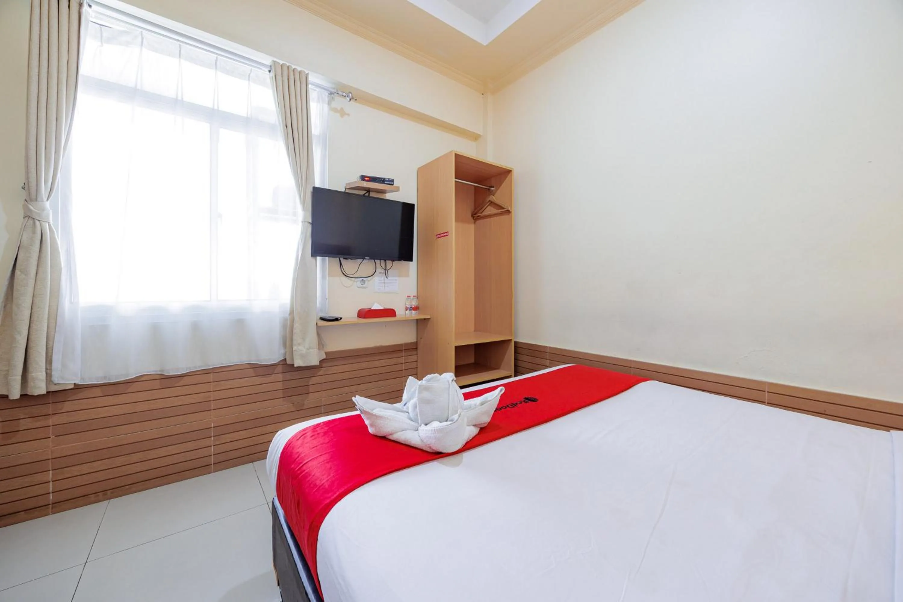 Bedroom, Bed in RedDoorz near Exit Toll Sirkuit Sentul