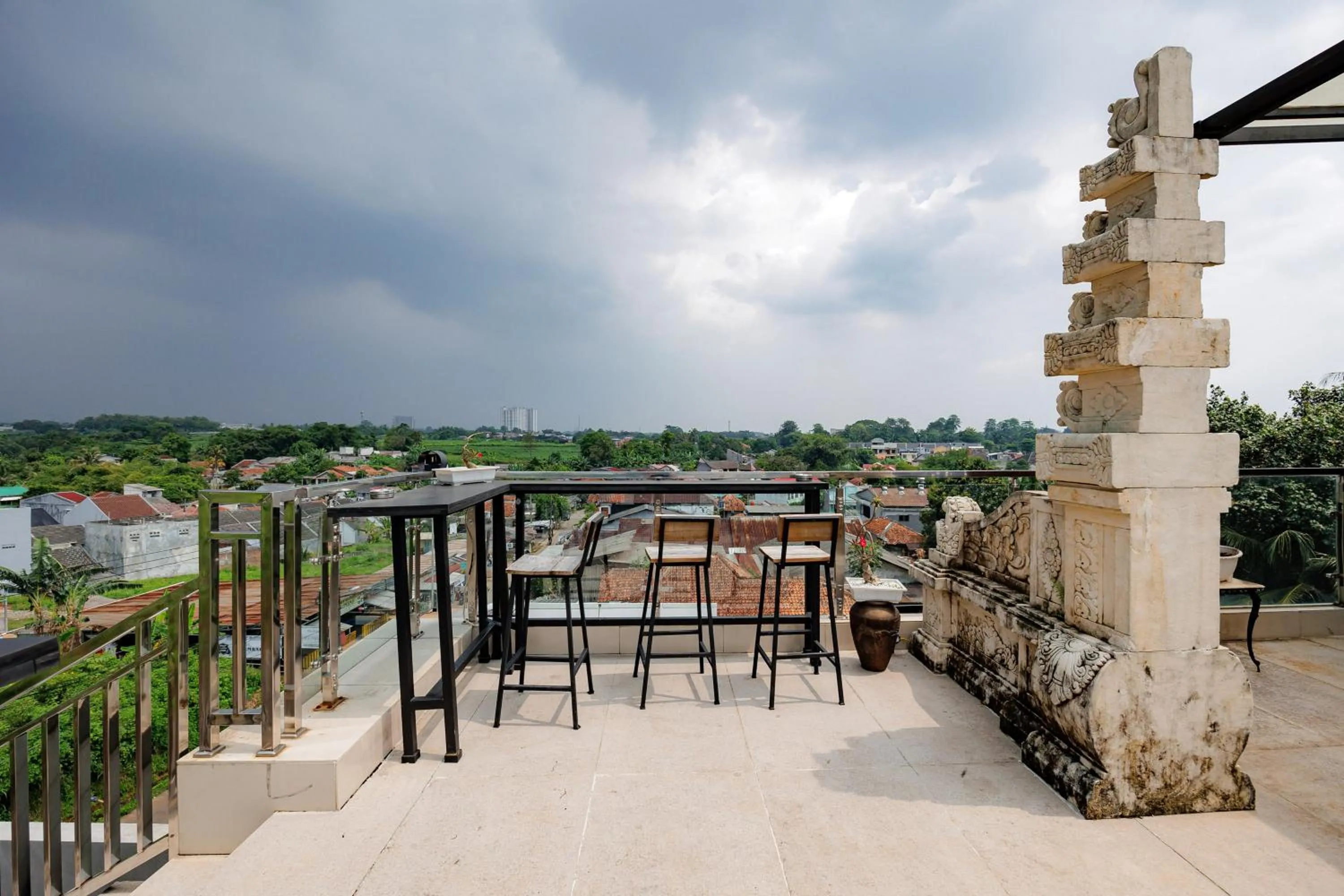 Seating area in RedDoorz near Exit Toll Sirkuit Sentul