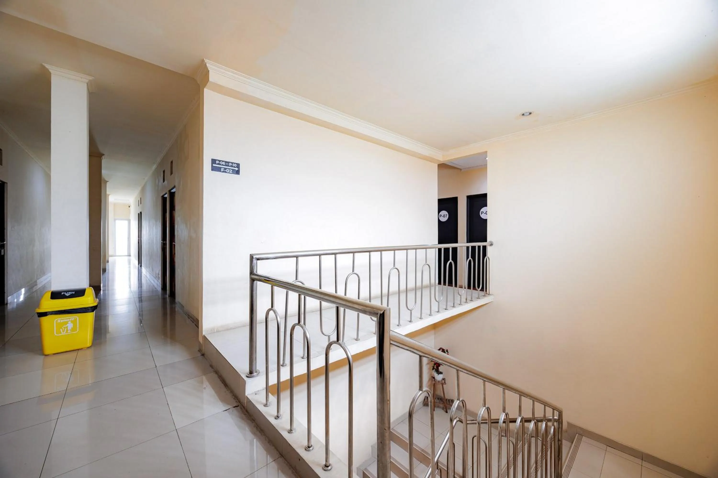 Property building in RedDoorz near Exit Toll Sirkuit Sentul