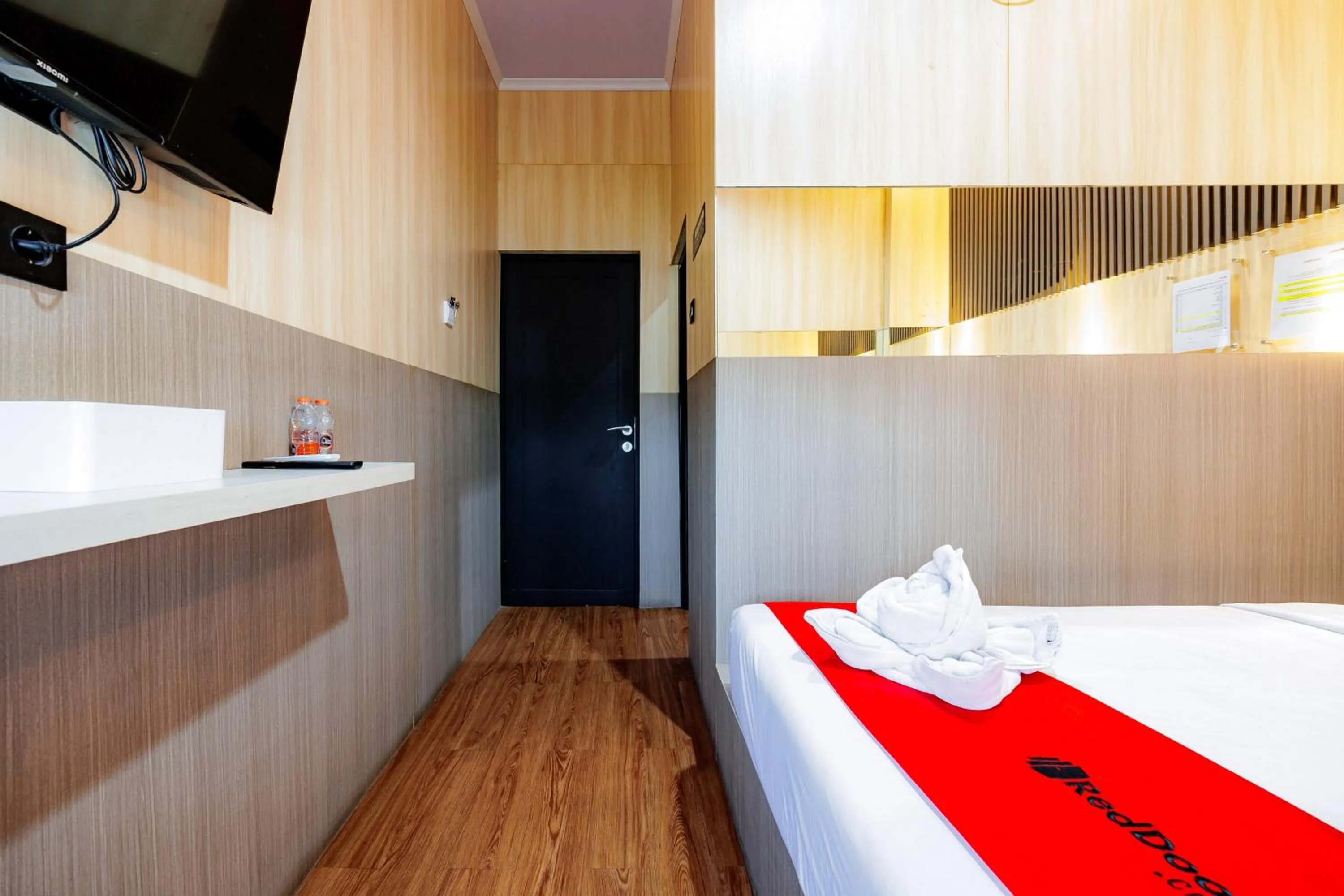 Bedroom, Bed in RedDoorz near Exit Toll Sirkuit Sentul