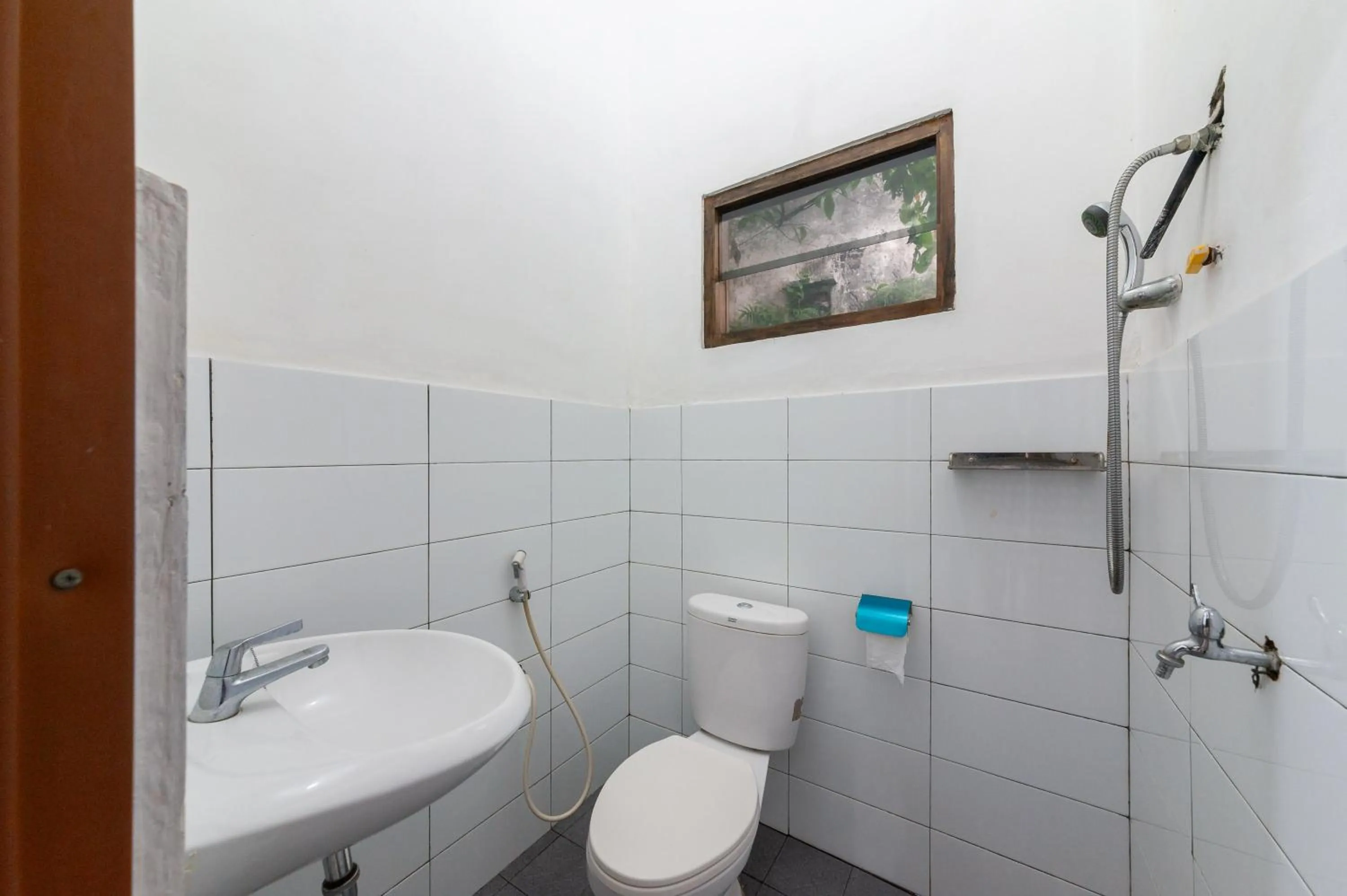 Bathroom in RedDoorz at Batutulis Bogor by House of M