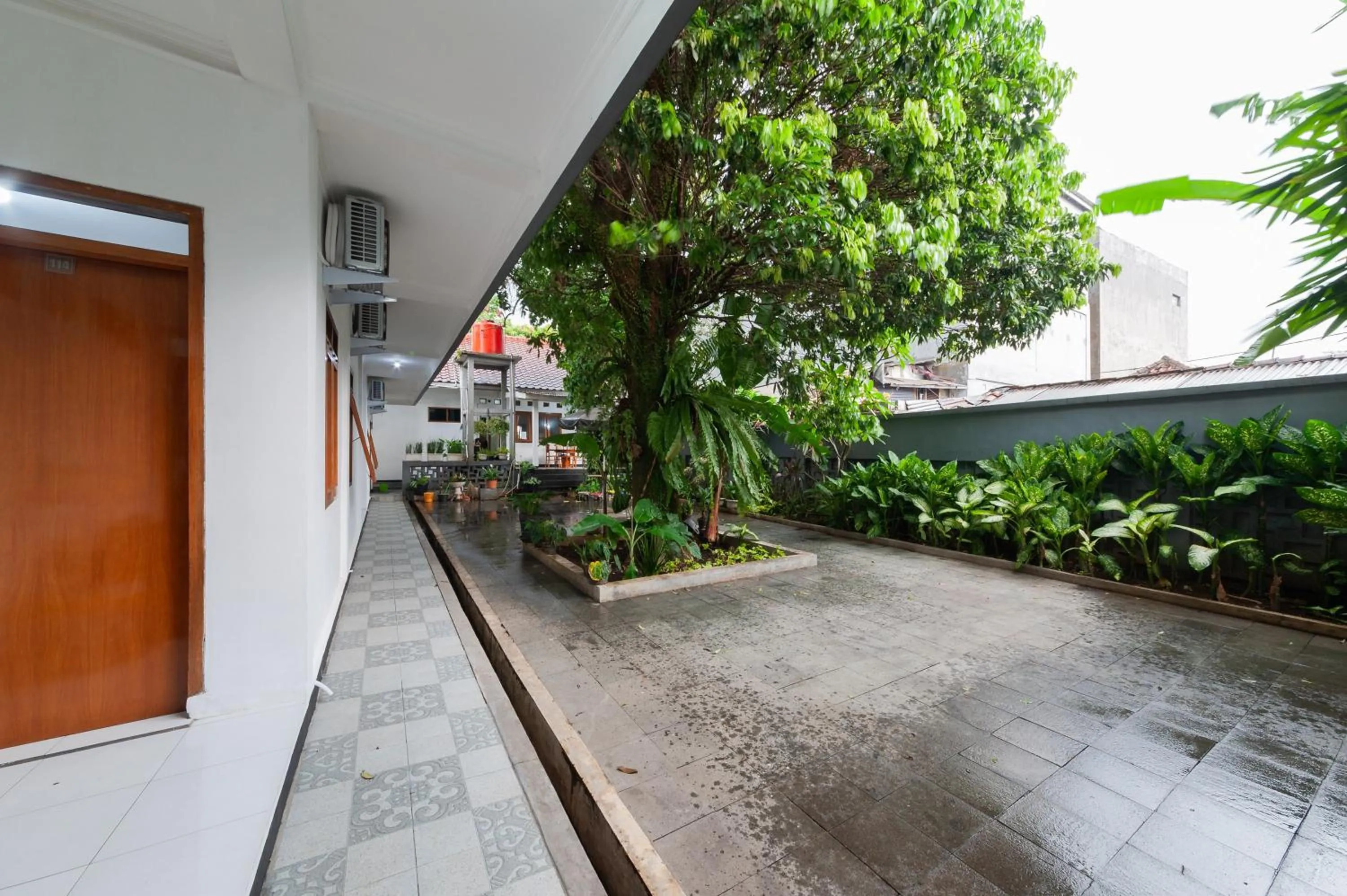 Property building in RedDoorz at Batutulis Bogor by House of M