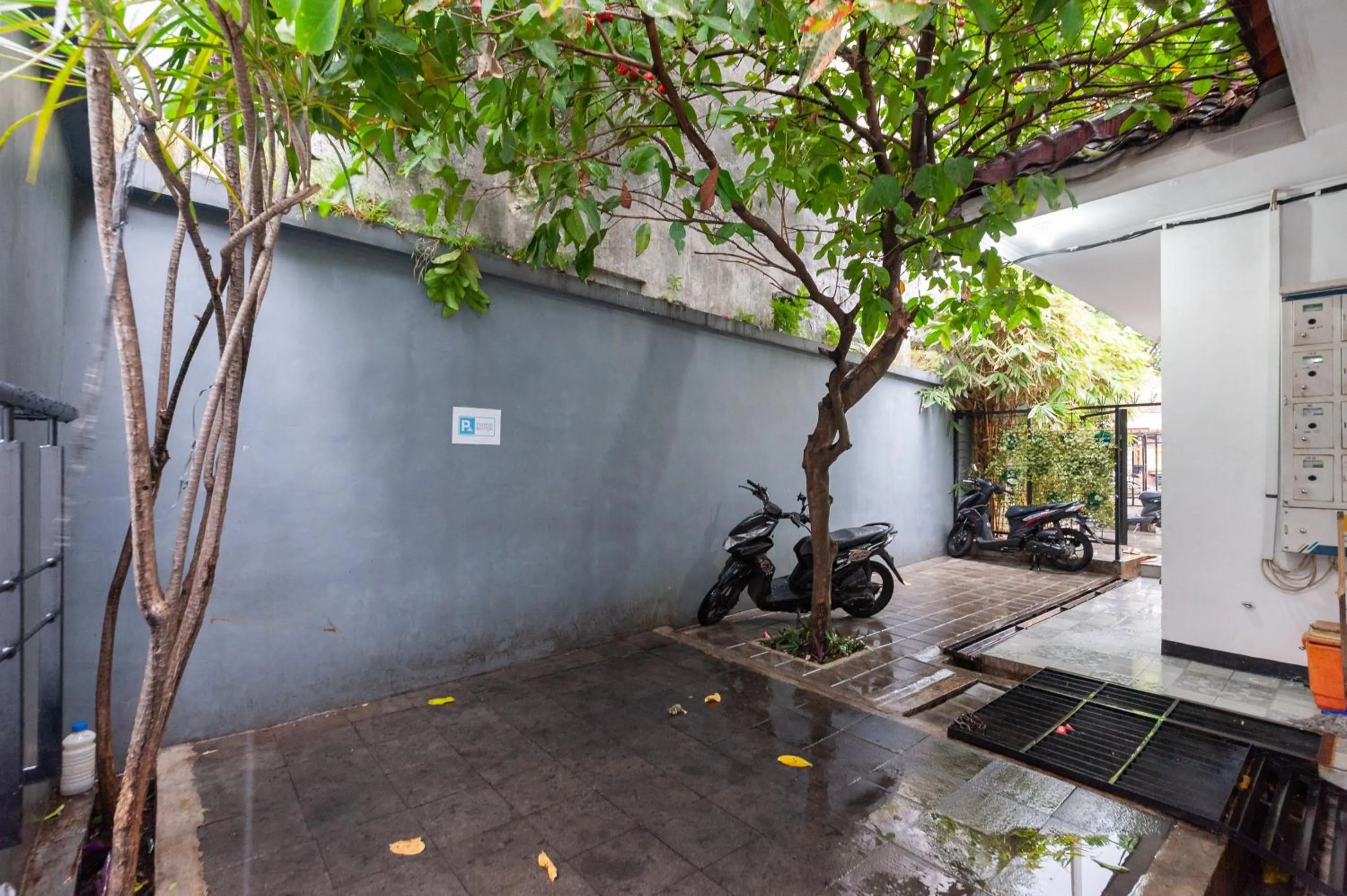 Property building in RedDoorz at Batutulis Bogor by House of M