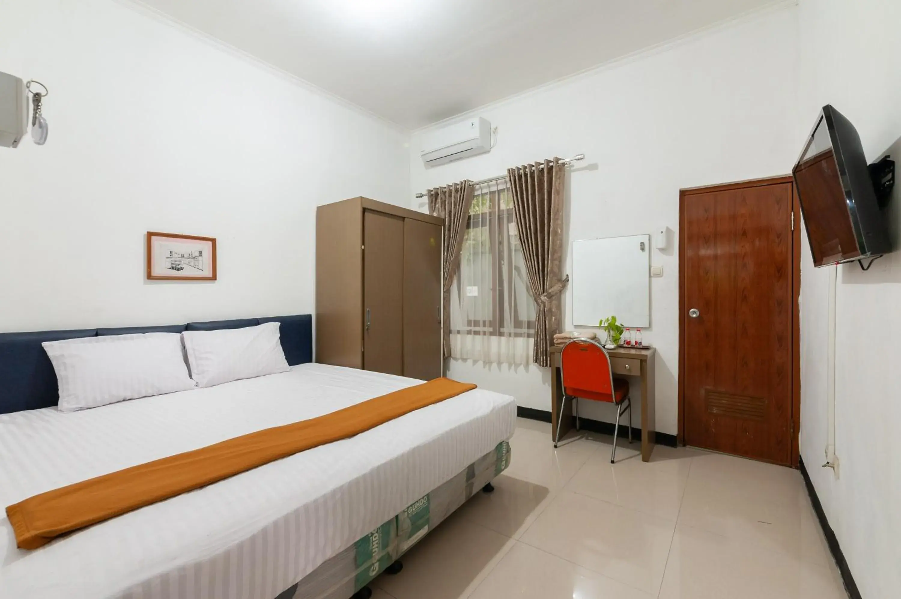 Standard Double Room in House Of M Bogor Mitra RedDoorz Standard Double Room in House Of M Bogor Mitra RedDoorz
