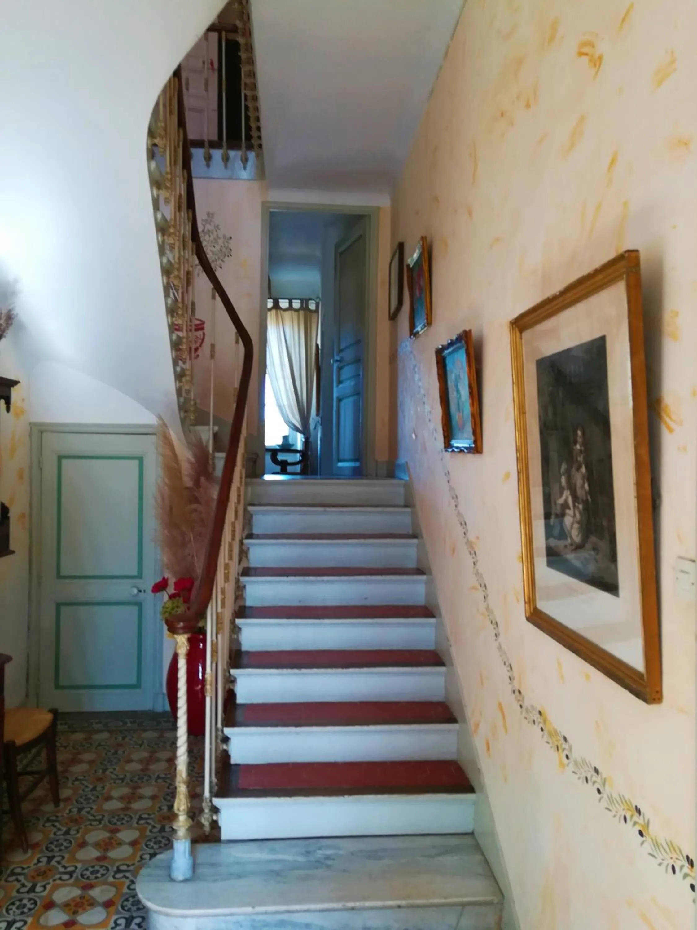 Facade/entrance in Embarben Maison d'hôtes