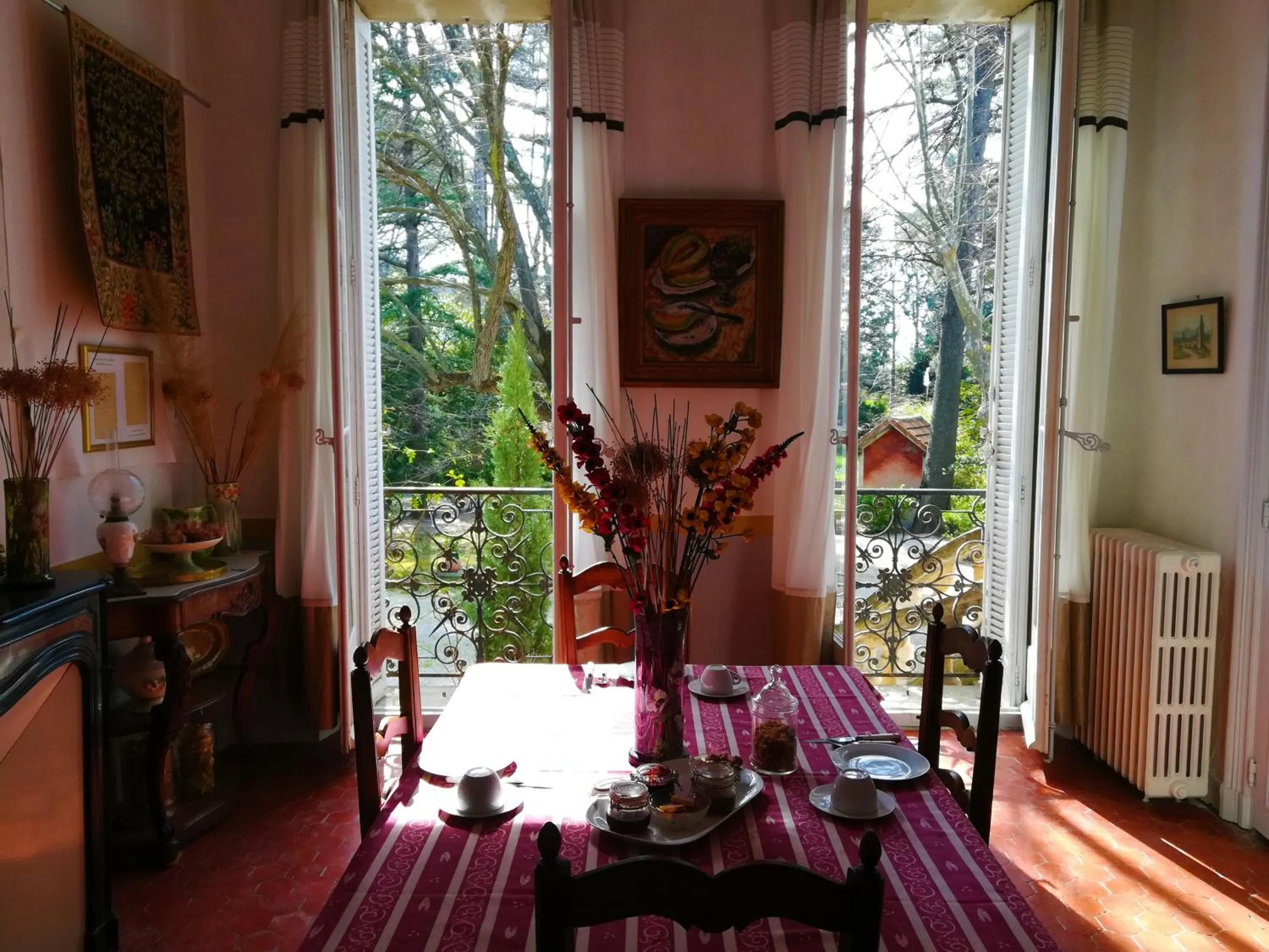 Restaurant/places to eat in Embarben Maison d'hôtes