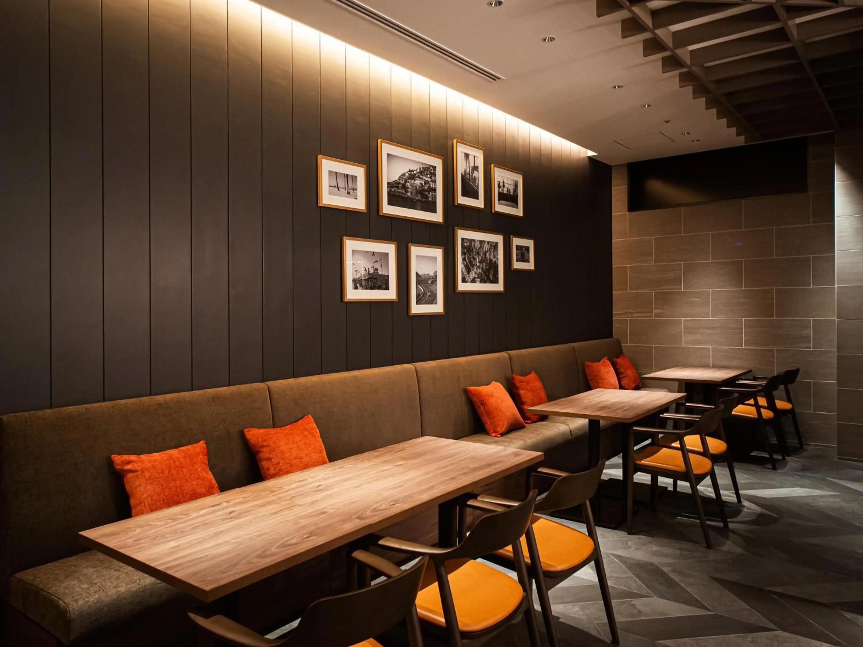 Lounge or bar in GRIDS PREMIUM HOTEL OSAKA NAMBA