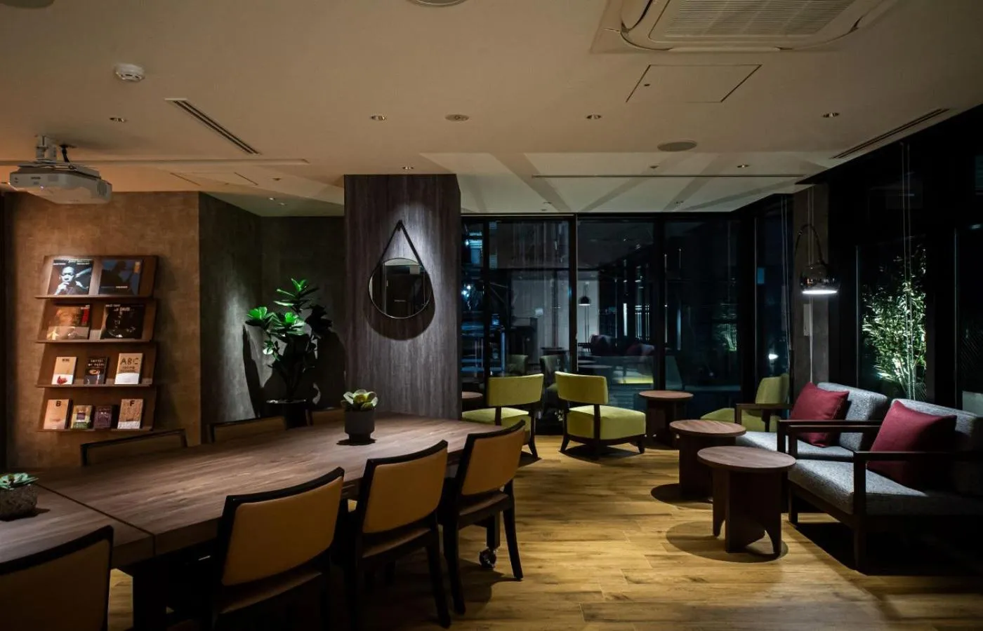 Lounge or bar in GRIDS PREMIUM HOTEL OSAKA NAMBA