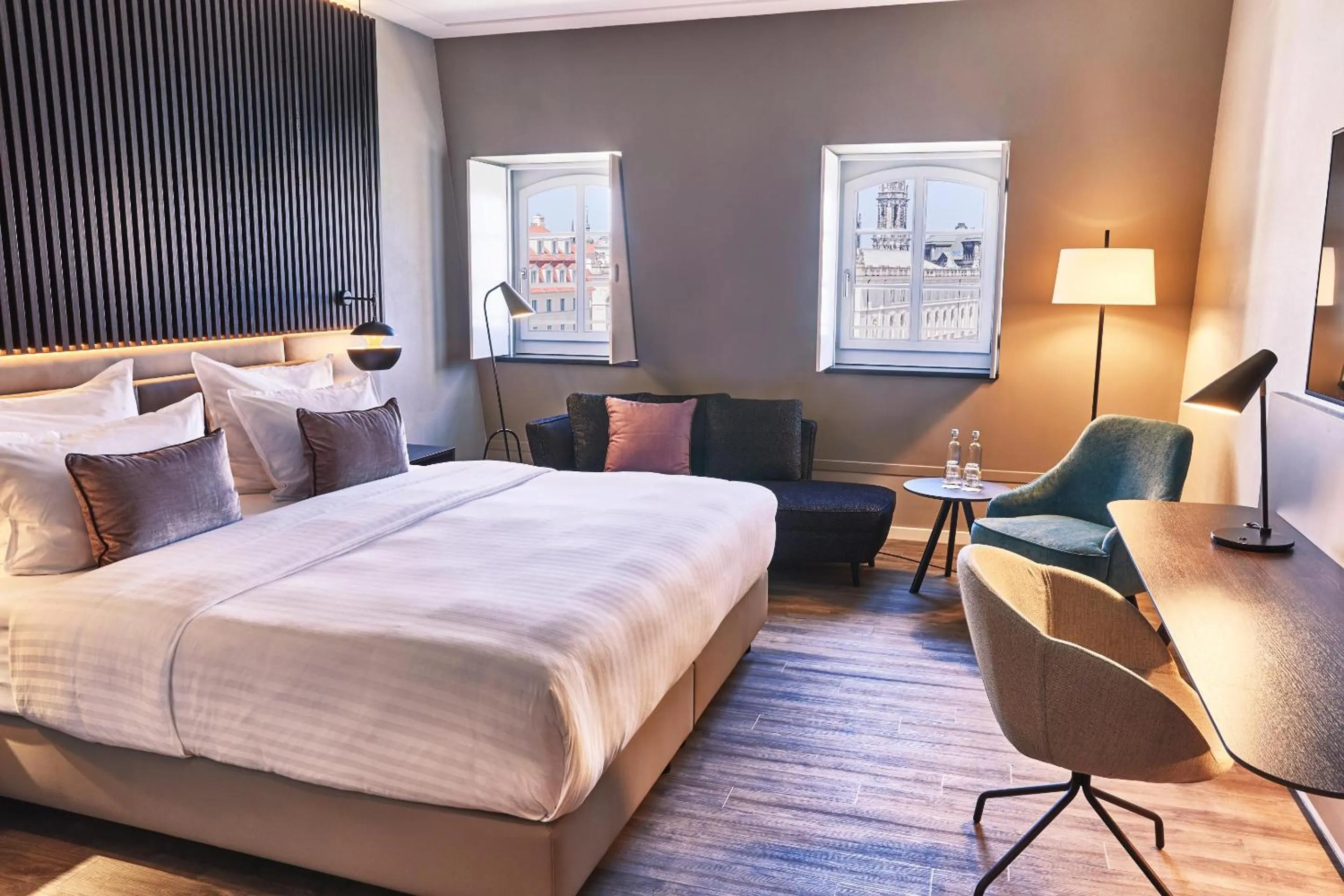 Photo of the whole room, Bed in Steigenberger Hotel de Saxe