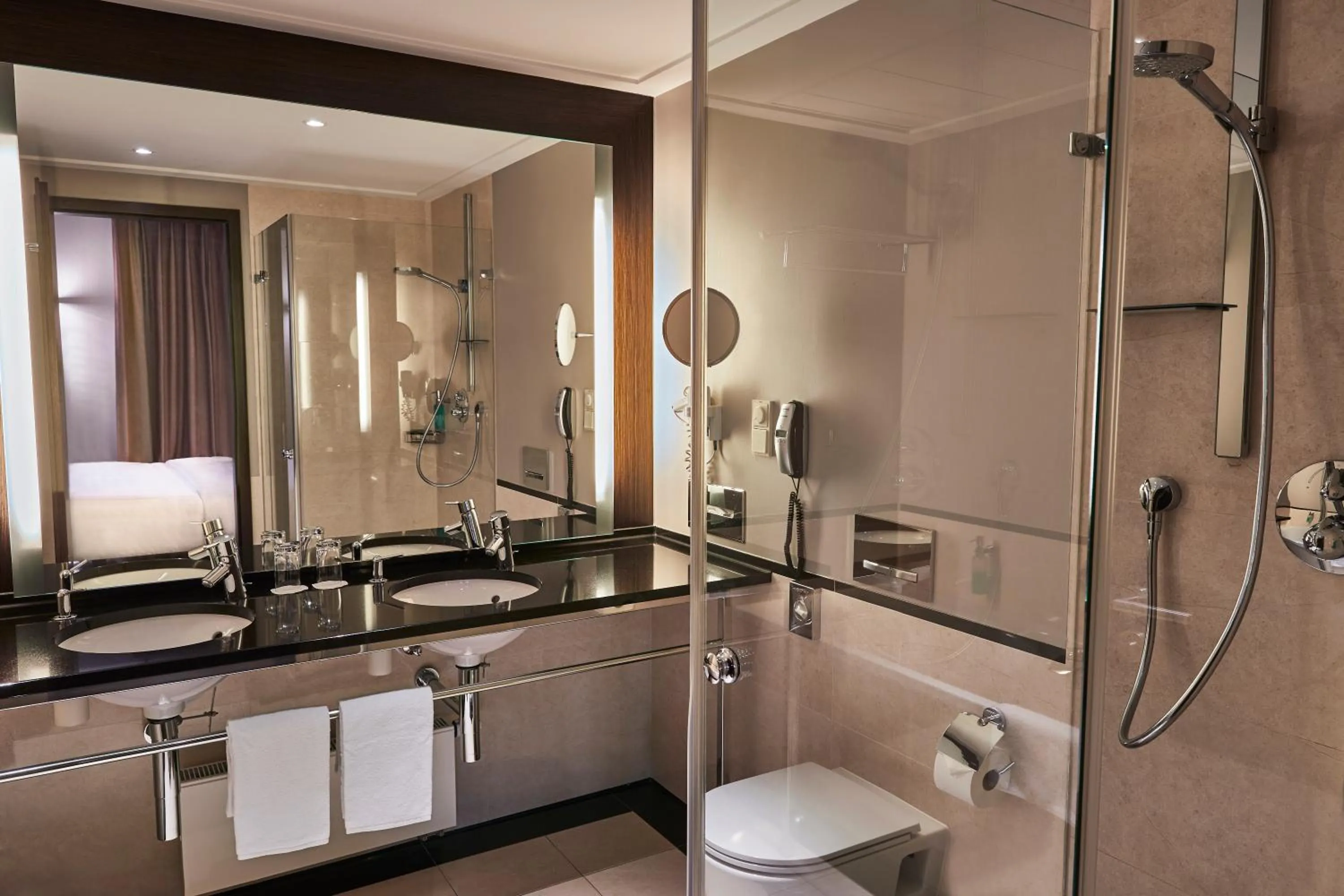 Shower in Steigenberger Hotel de Saxe