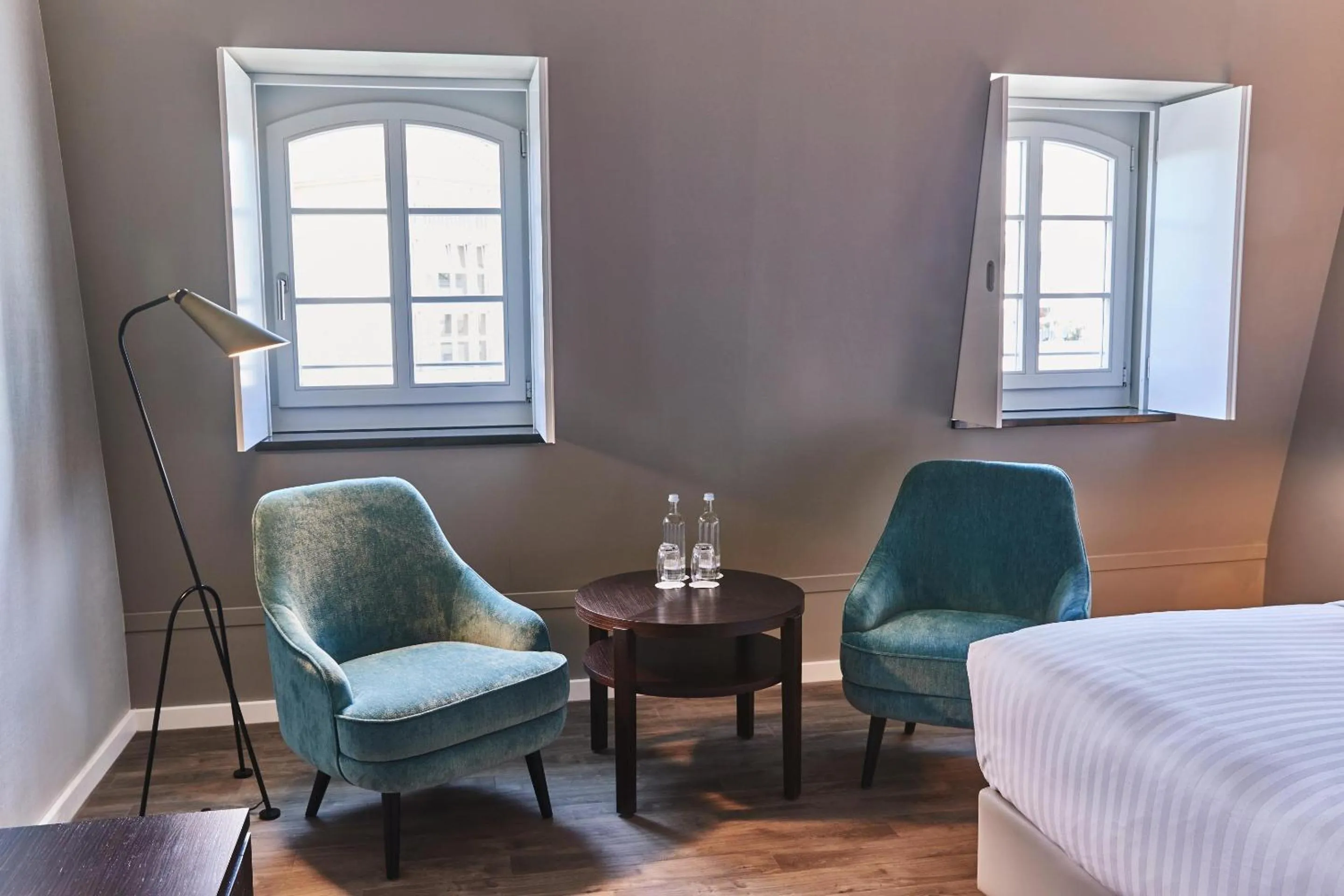 Seating area, Bed in Steigenberger Hotel de Saxe
