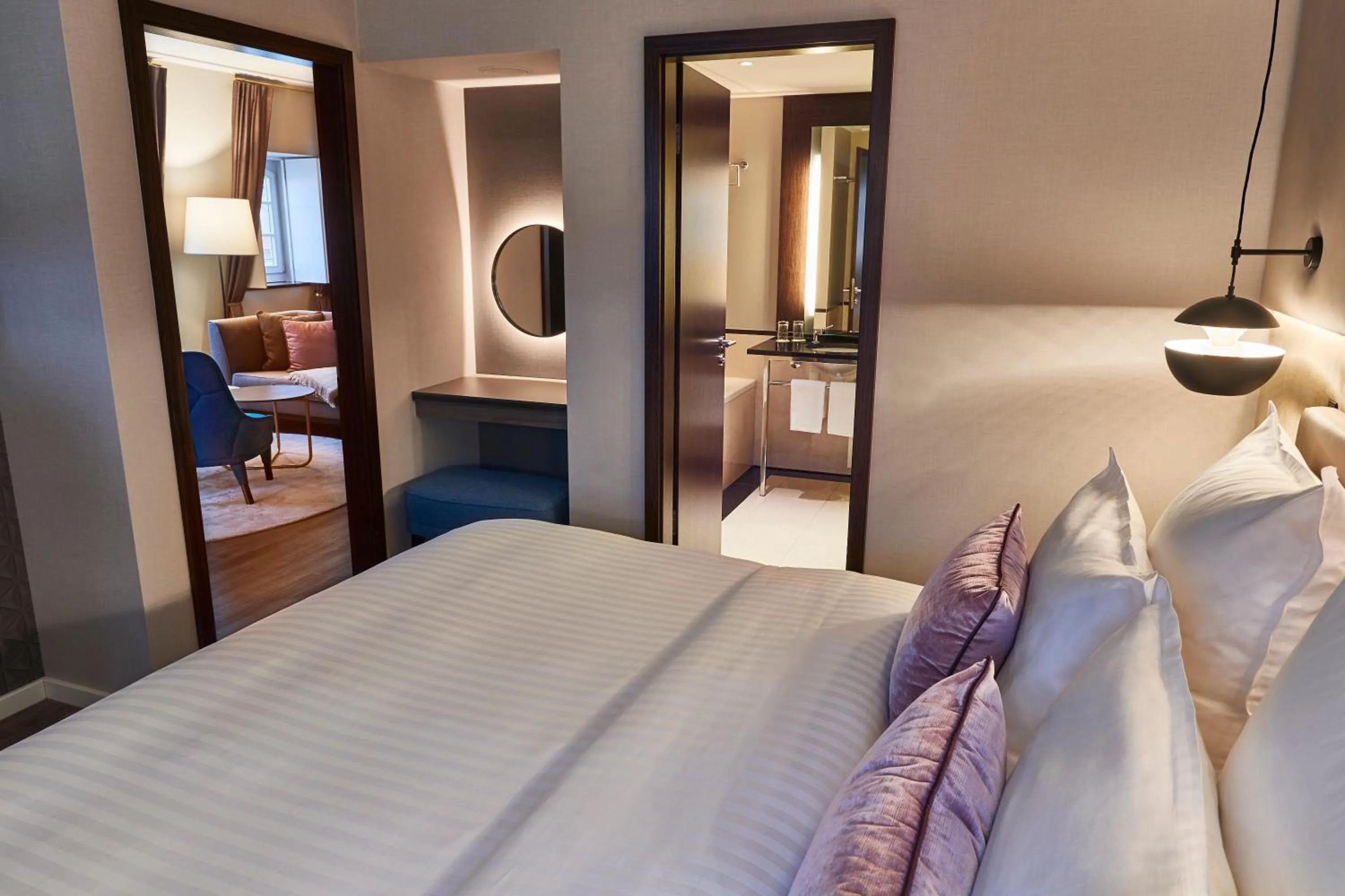 Day, Bed in Steigenberger Hotel de Saxe