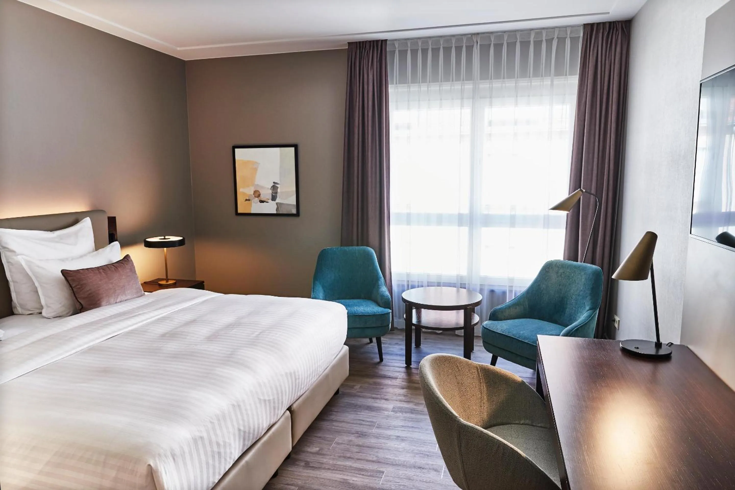 Photo of the whole room, Bed in Steigenberger Hotel de Saxe