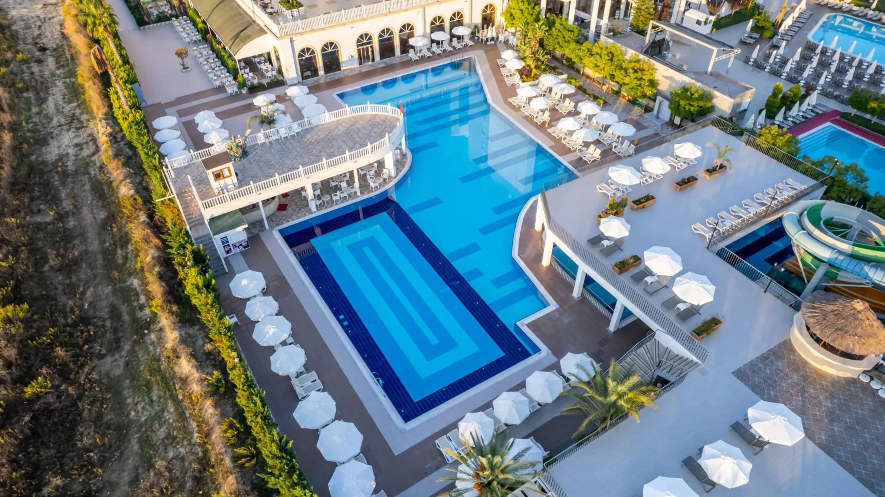 Day in J'adore Deluxe Hotel & Spa Ultra All Inclusive