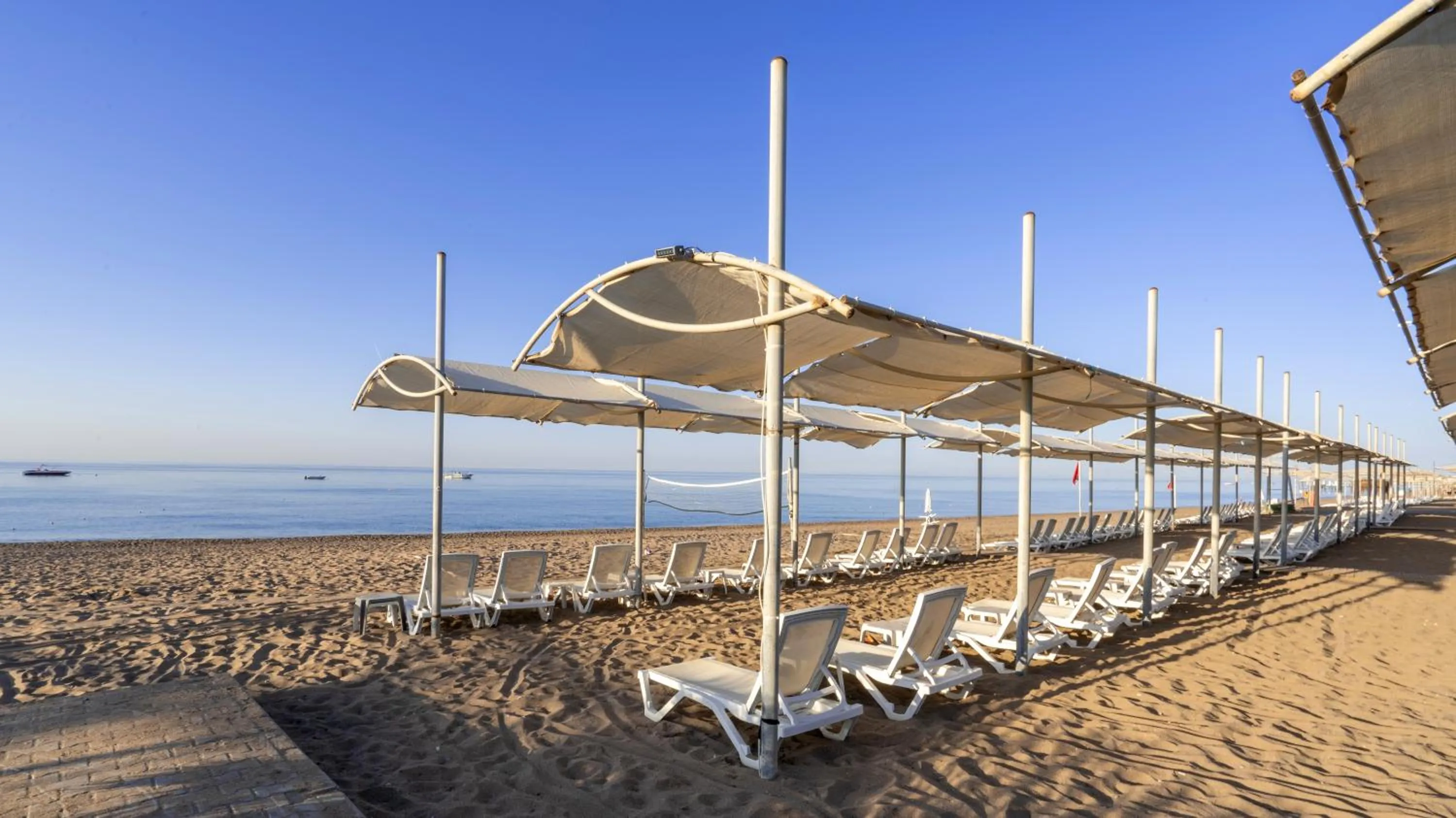 Day in J'adore Deluxe Hotel & Spa Ultra All Inclusive